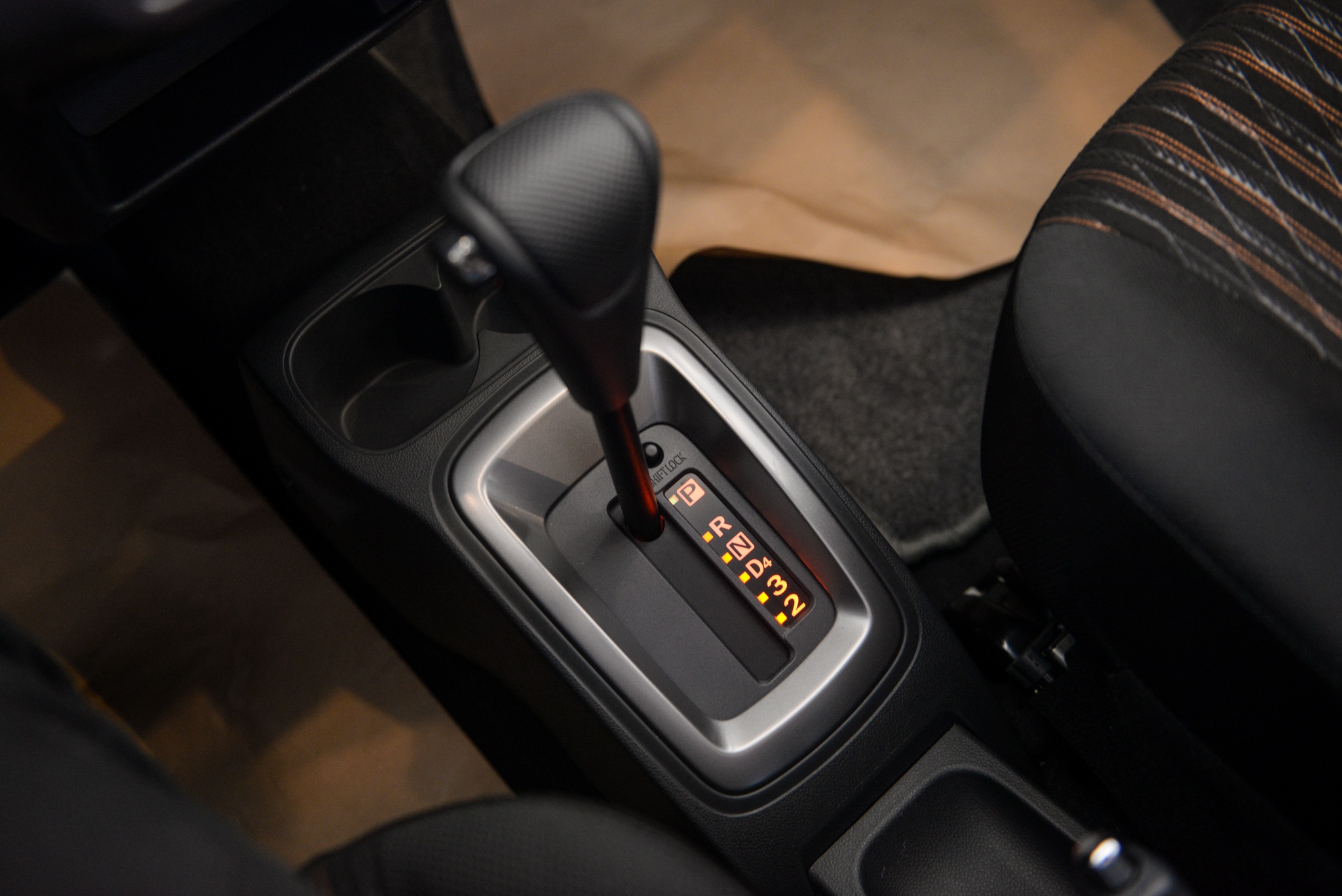 gia Toyota Wigo anh 12