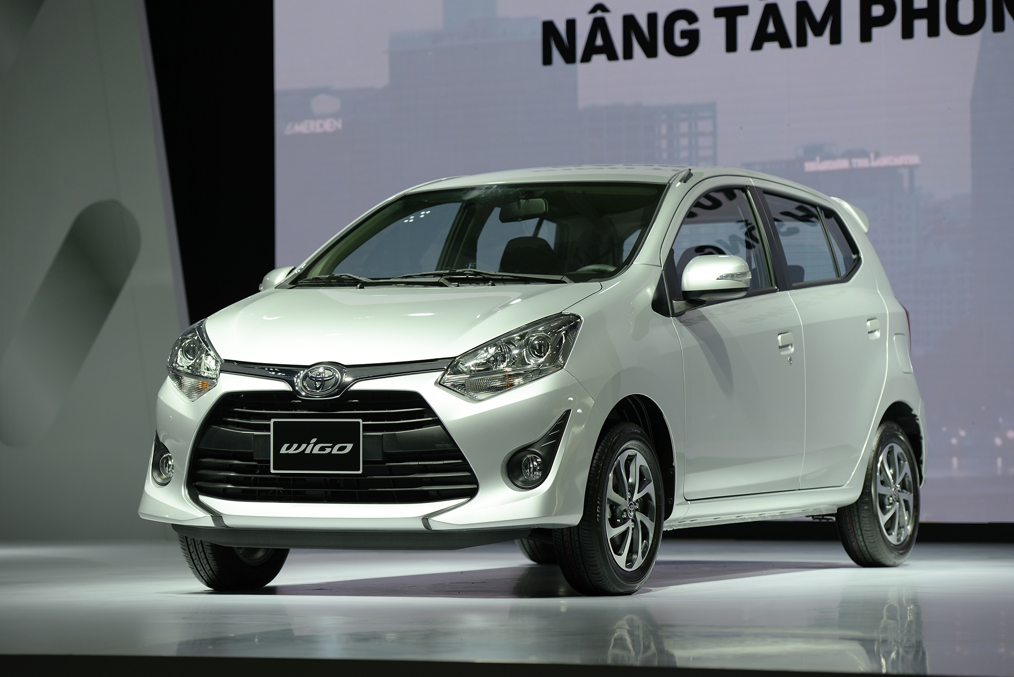 Toyota ra mat 3 xe nhap khau tai Viet Nam, gia tu 345 trieu dong hinh anh