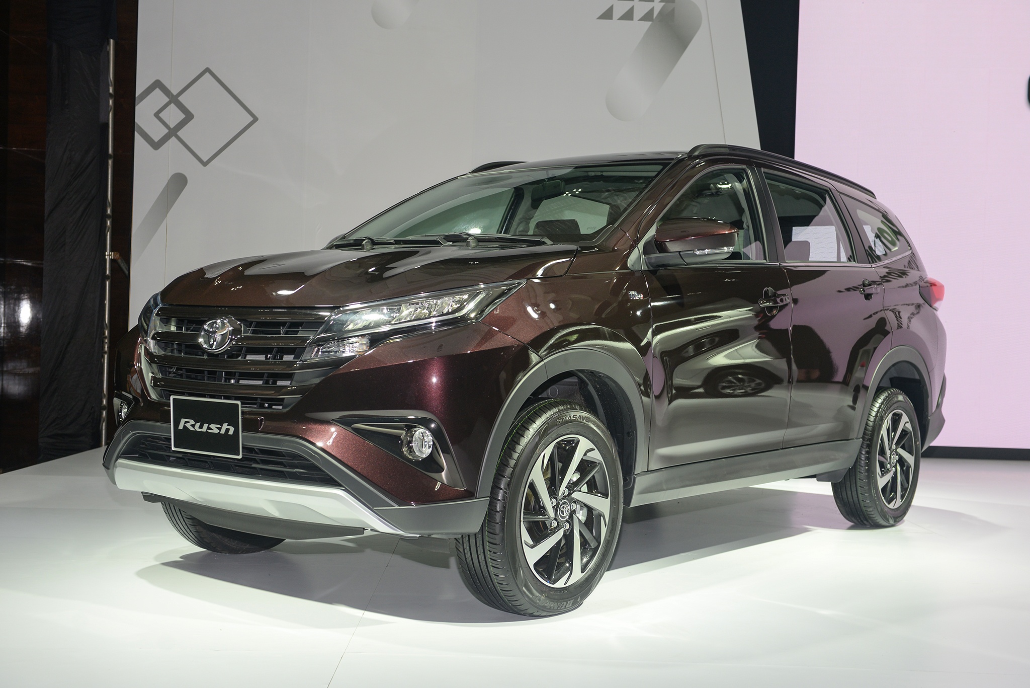 ra mat xe Toyota anh 4
