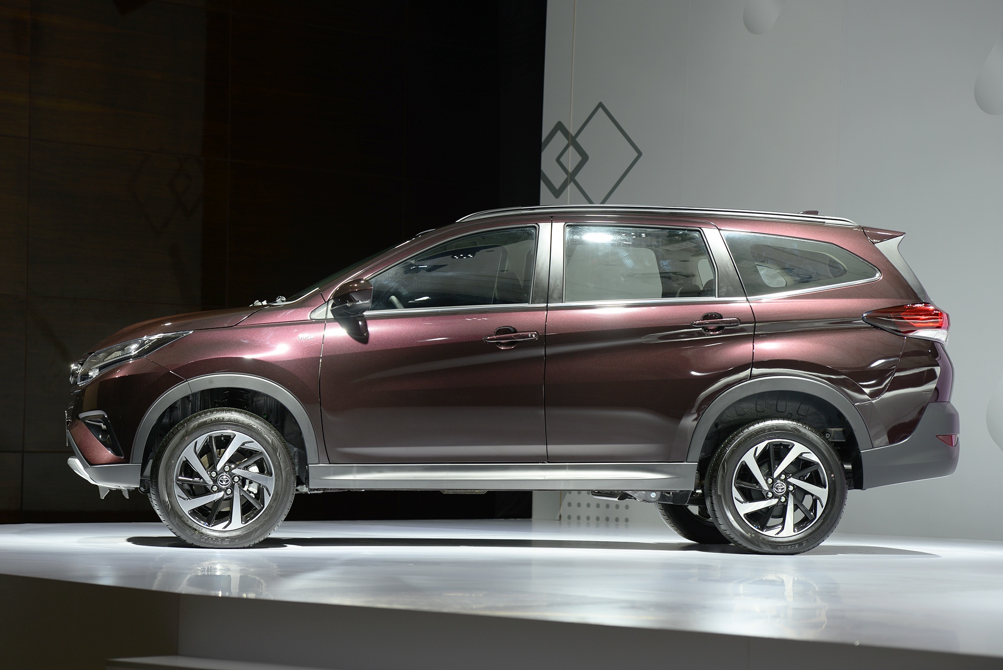 SUV 7 chỗ cỡ nhỏ ảnh 5 SUV 7 cho co nho anh 5
