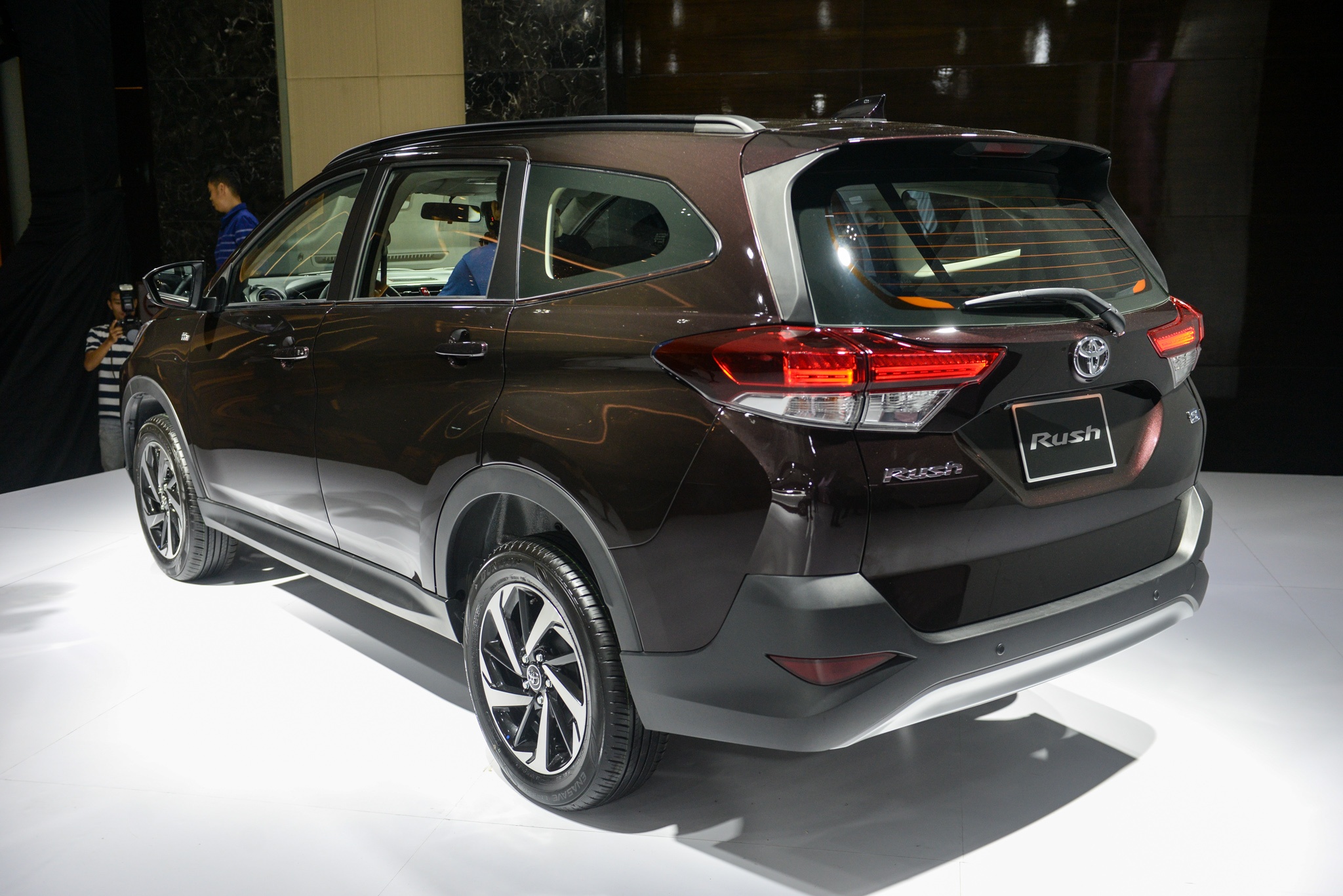 SUV 7 chỗ cỡ nhỏ ảnh 3 SUV 7 cho co nho anh 3