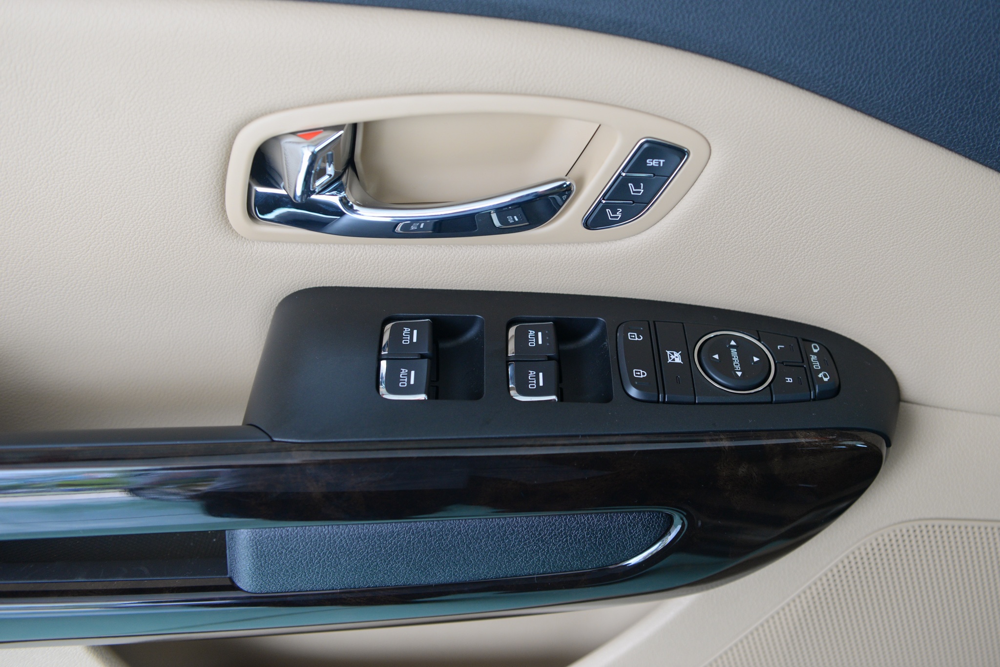 gia Kia Sedona 2018 anh 13