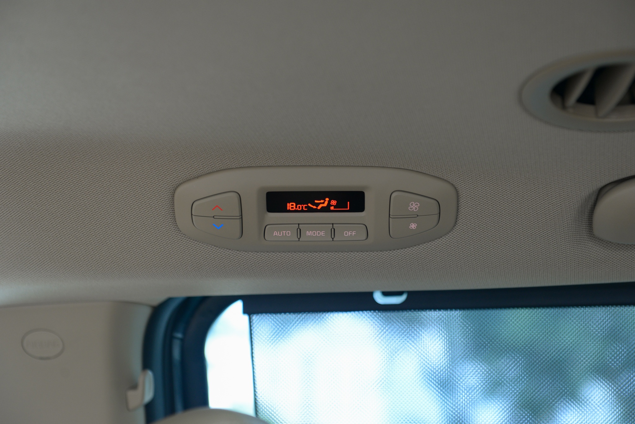 gia Kia Sedona 2018 anh 16