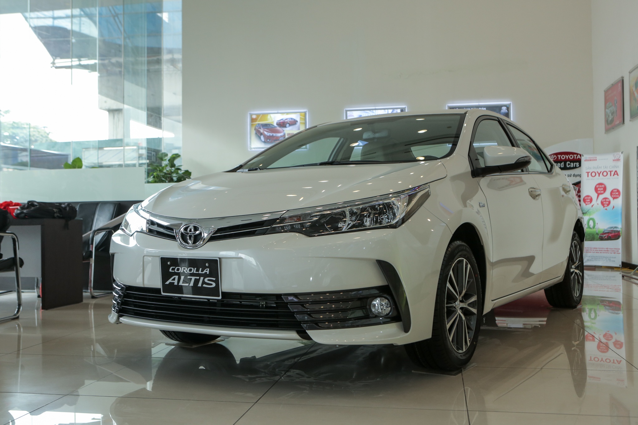 gia Toyota Altis 2018 anh 10