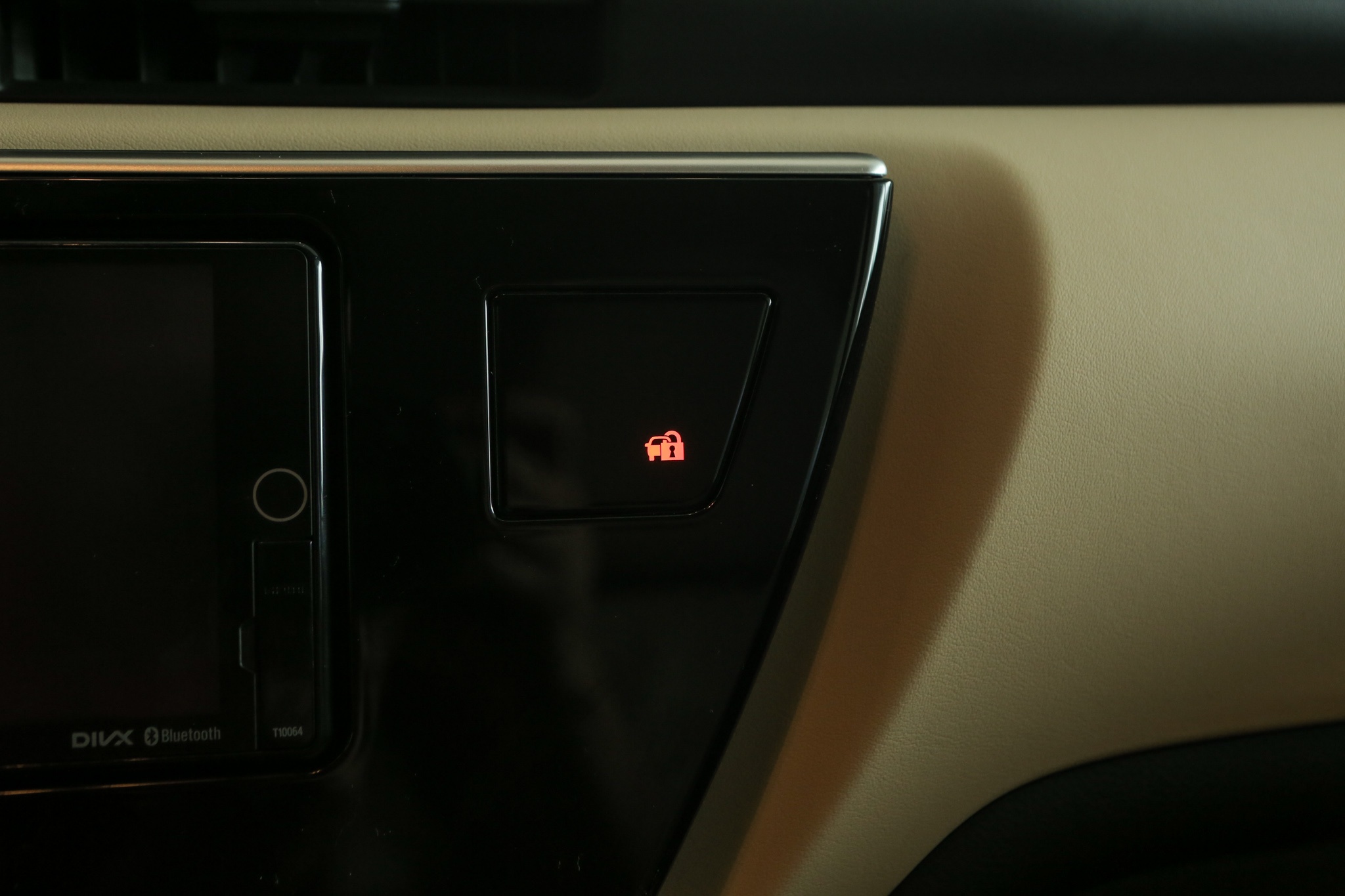 gia Toyota Altis 2018 anh 9