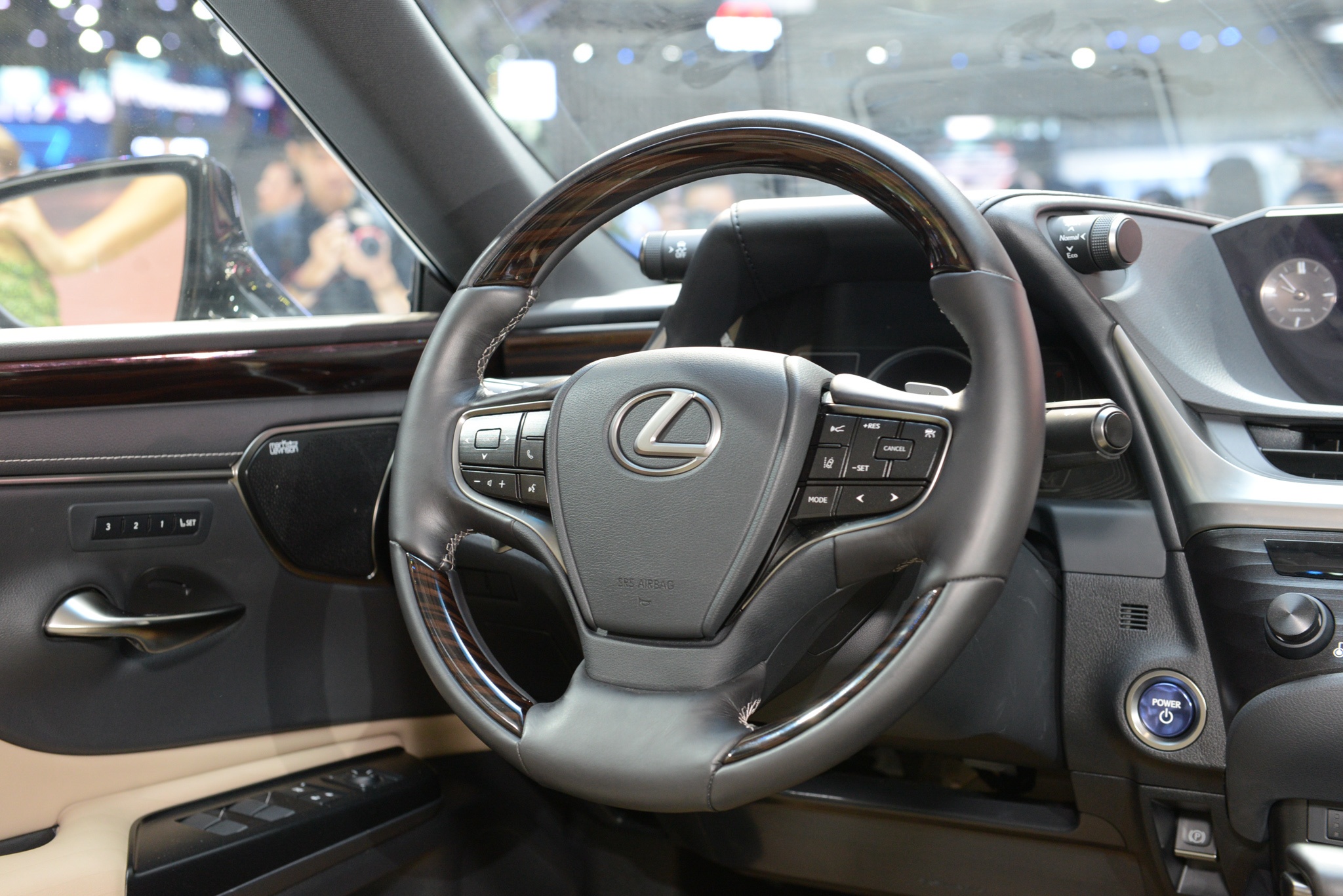 xe Lexus ES 2019 anh 7