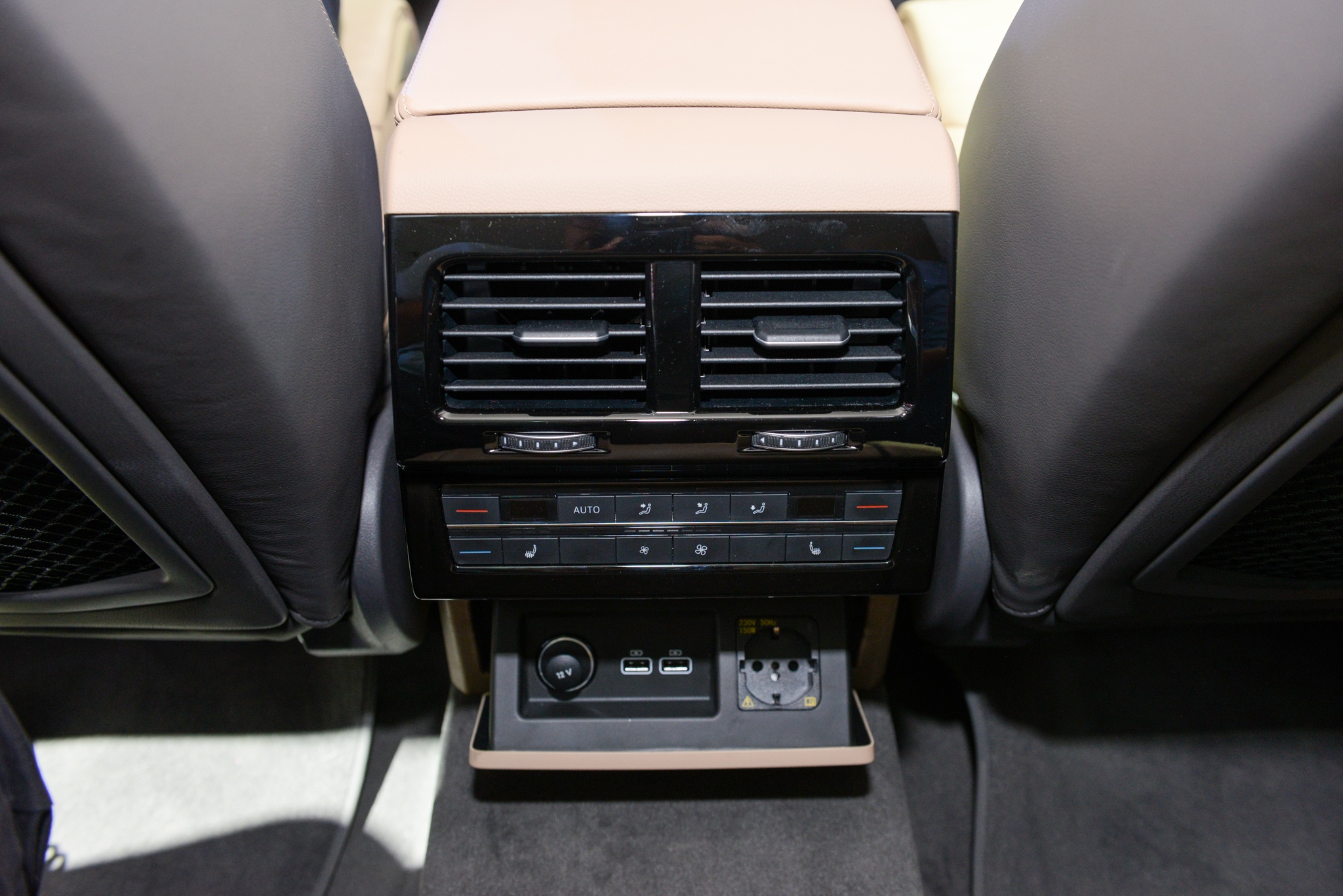 xe Volkswagen Touareg anh 14