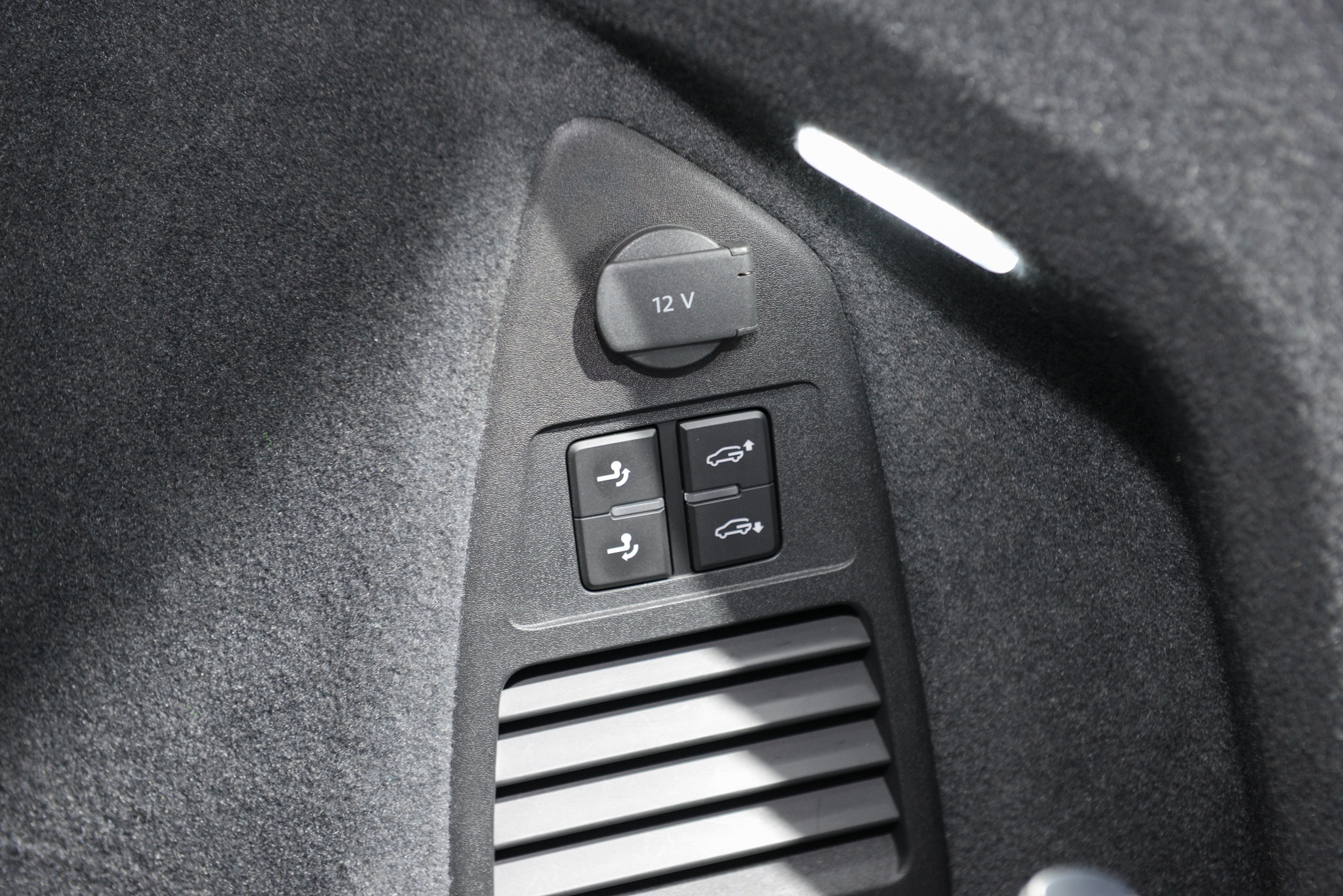 xe Volkswagen Touareg anh 8