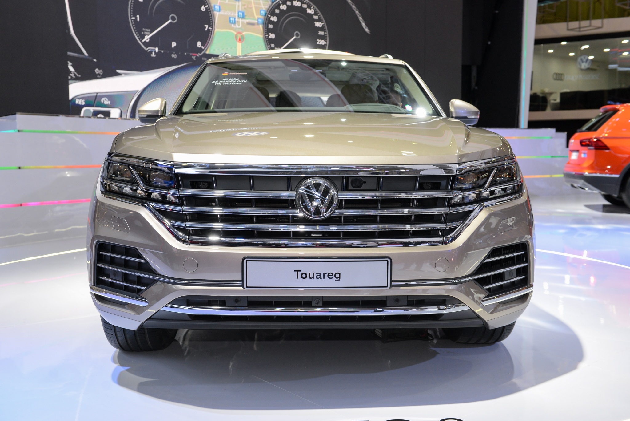 xe Volkswagen Touareg anh 2