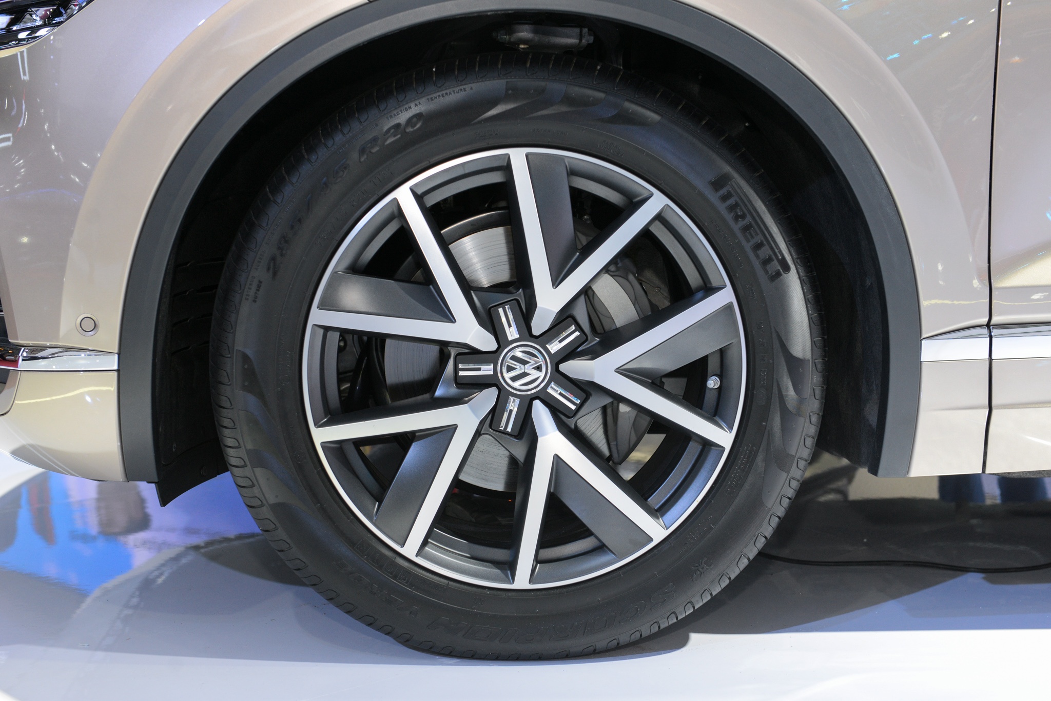 xe Volkswagen Touareg anh 4