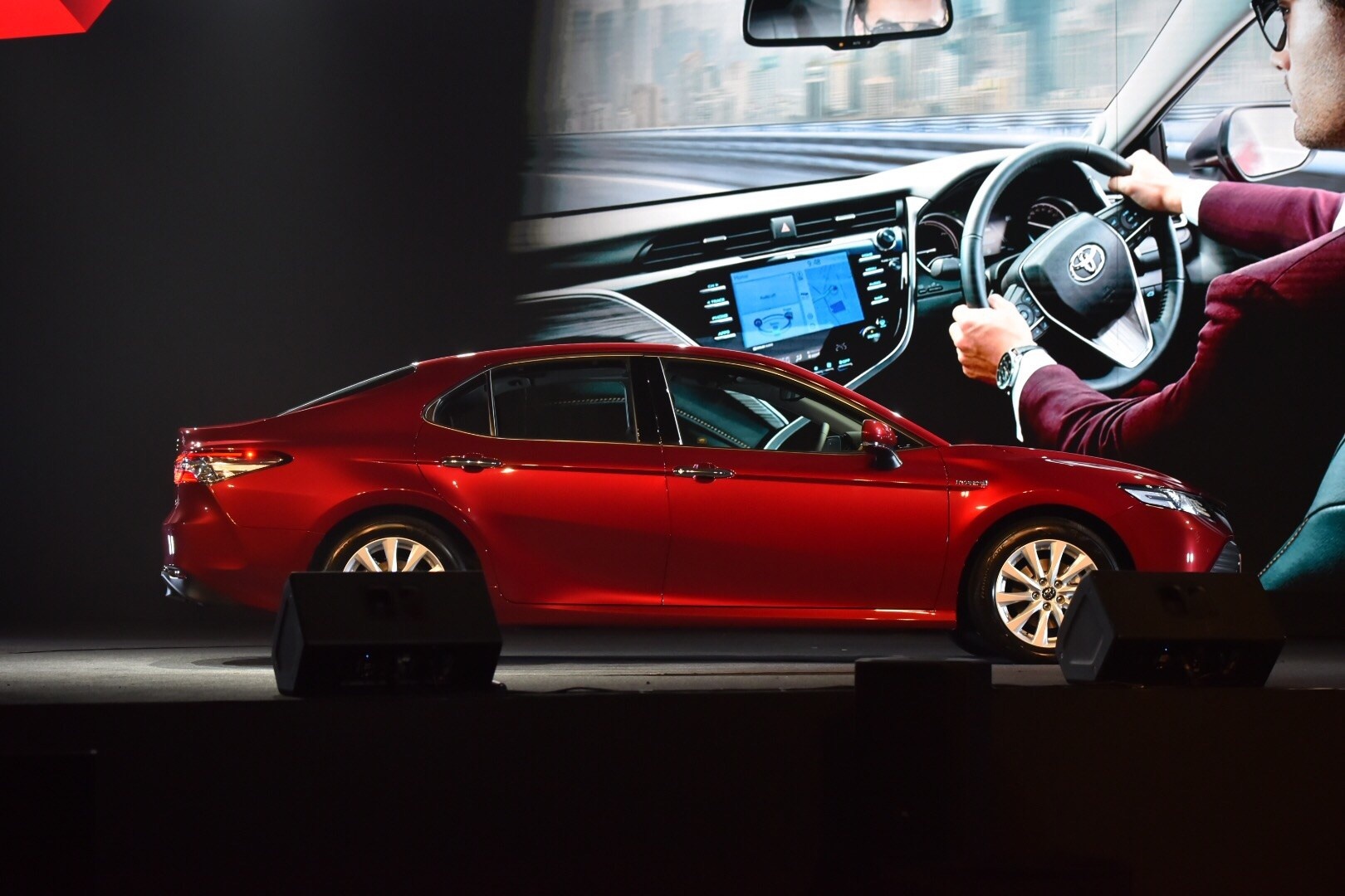 gia Toyota Camry 2019 anh 3