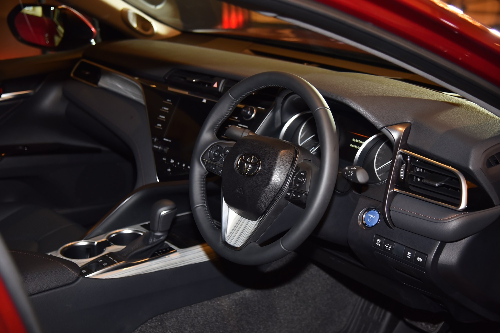 gia Toyota Camry 2019 anh 6