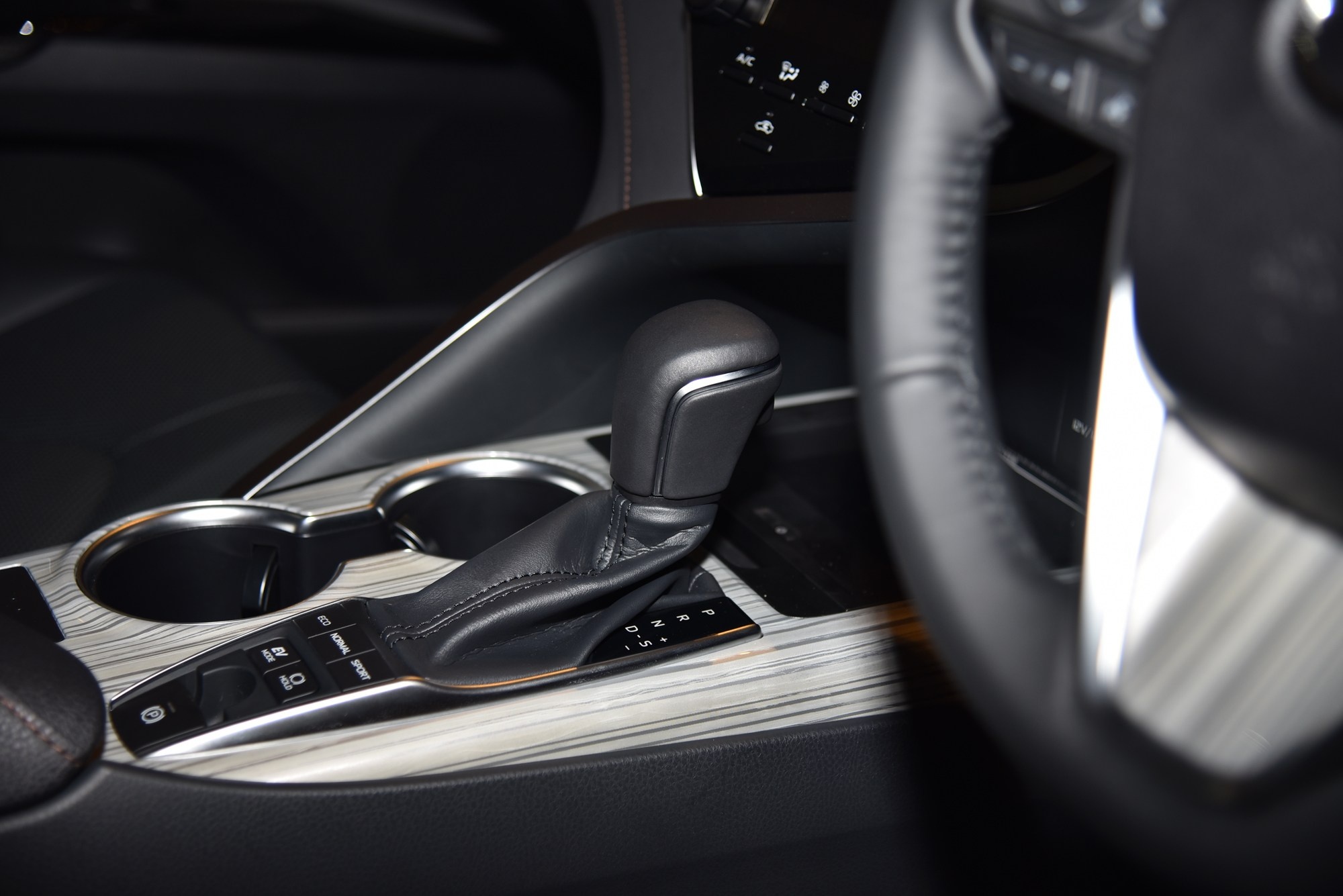 gia Toyota Camry 2019 anh 7