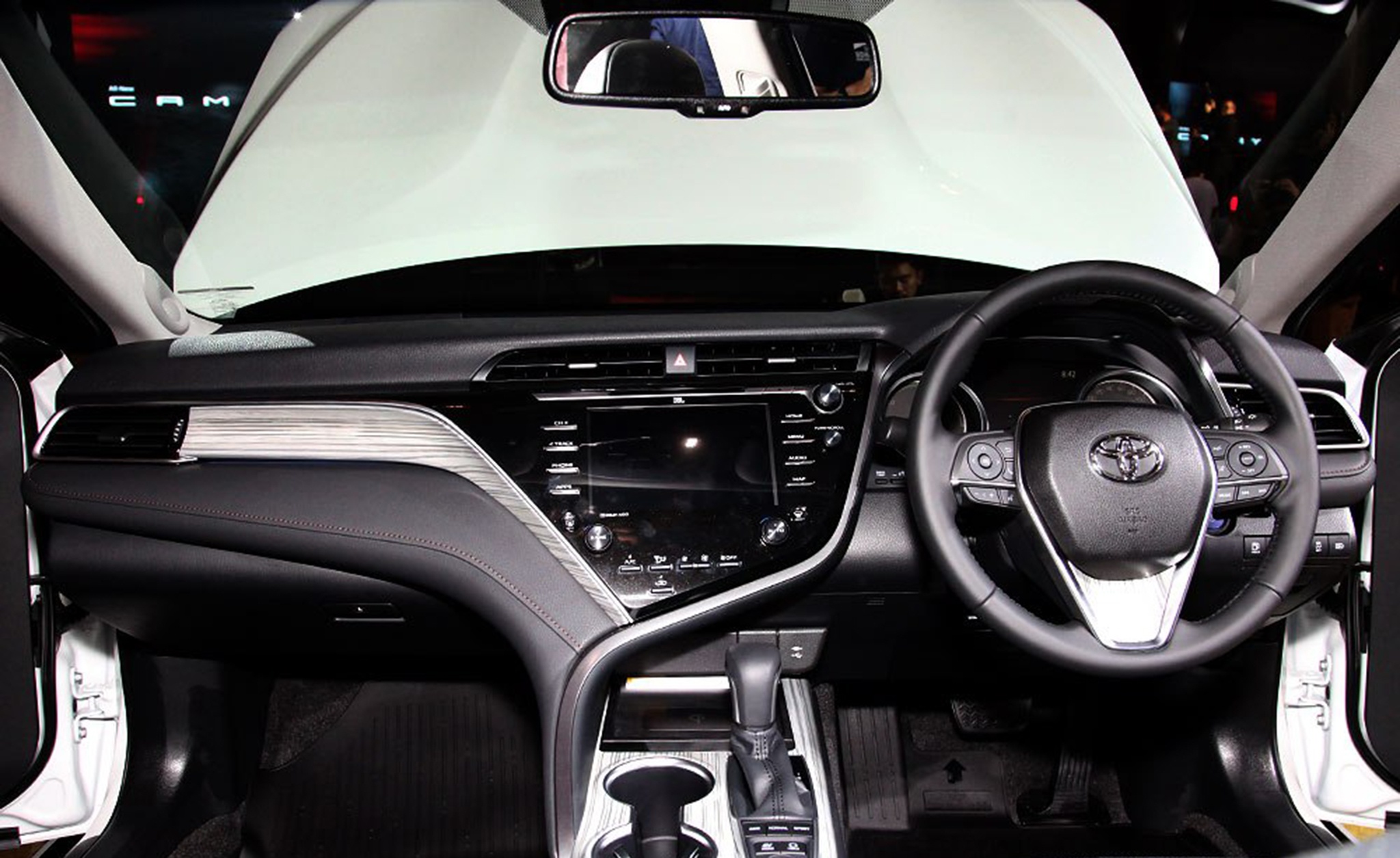 gia Toyota Camry 2019 anh 8