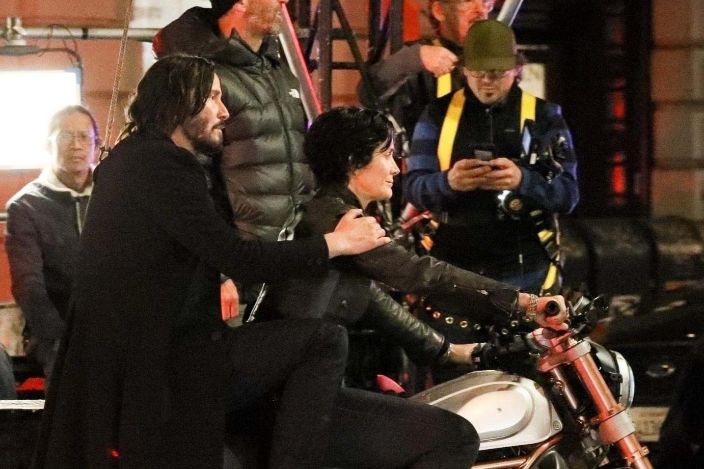 Nha lam phim Hollywood phai thue canh sat bao ve hinh anh