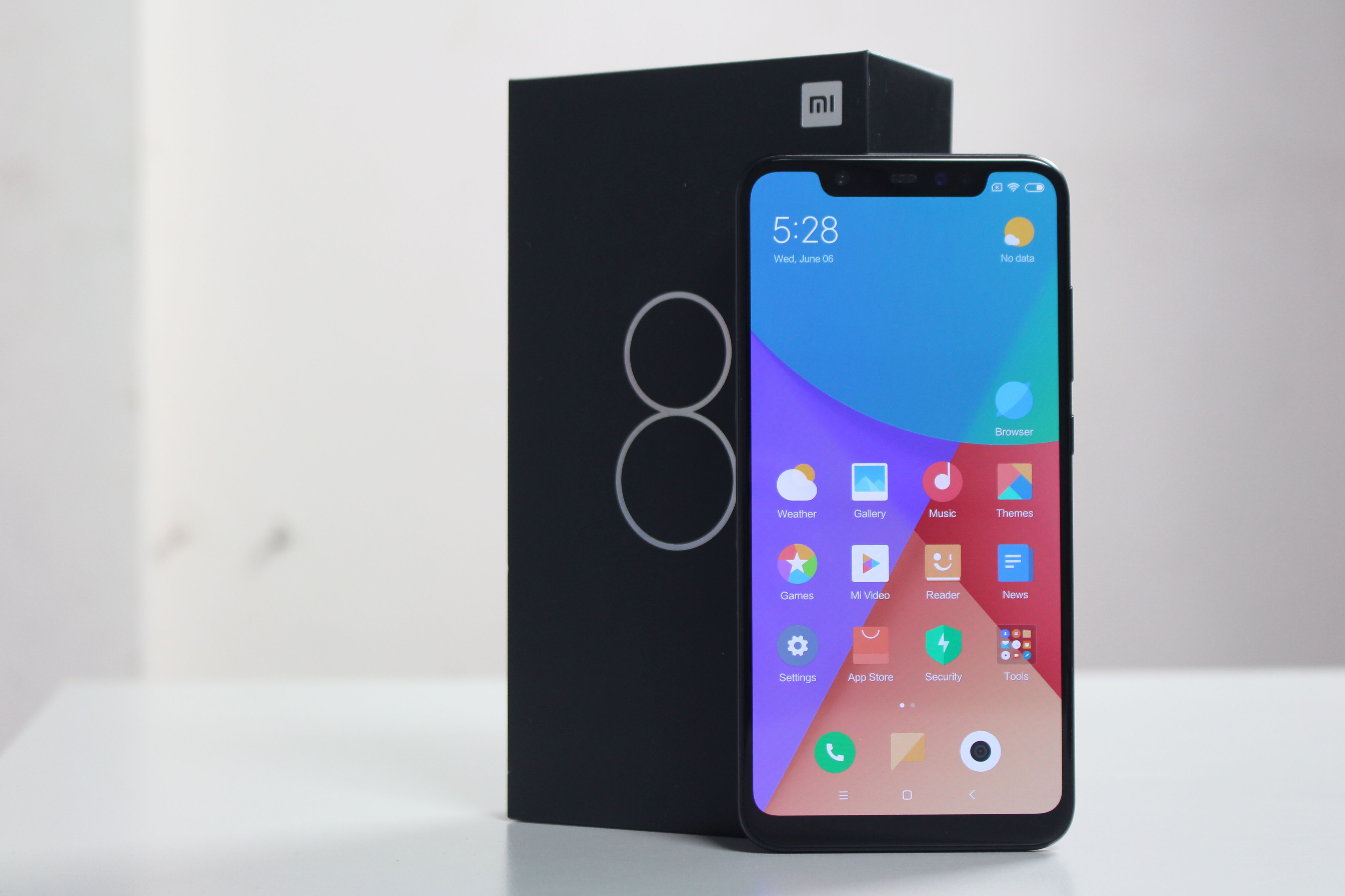 Trai nghiem Xiaomi Mi 8 tai Viet Nam anh 1