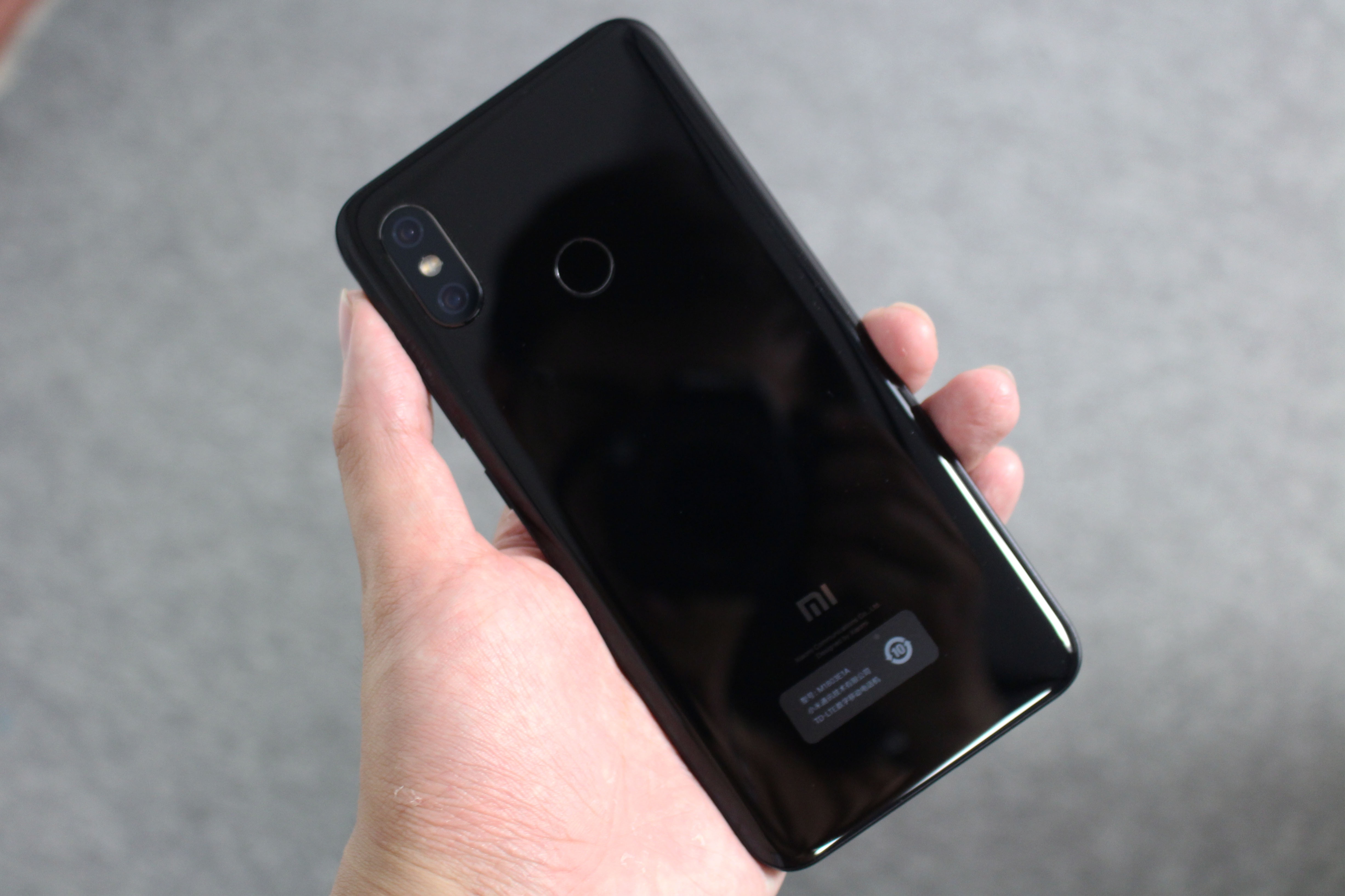 Trai nghiem Xiaomi Mi 8 tai Viet Nam anh 2