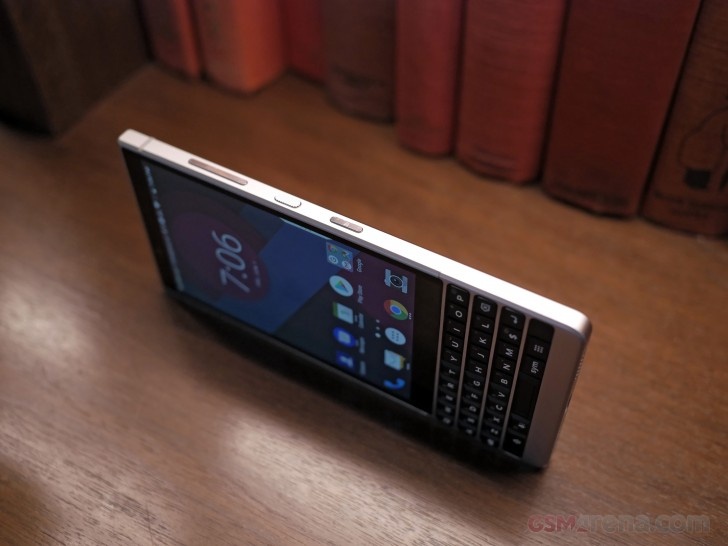 anh BlackBerry KEY2 anh 10