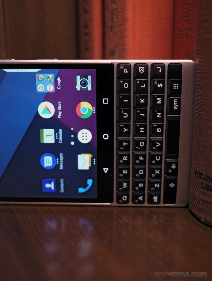 anh BlackBerry KEY2 anh 11