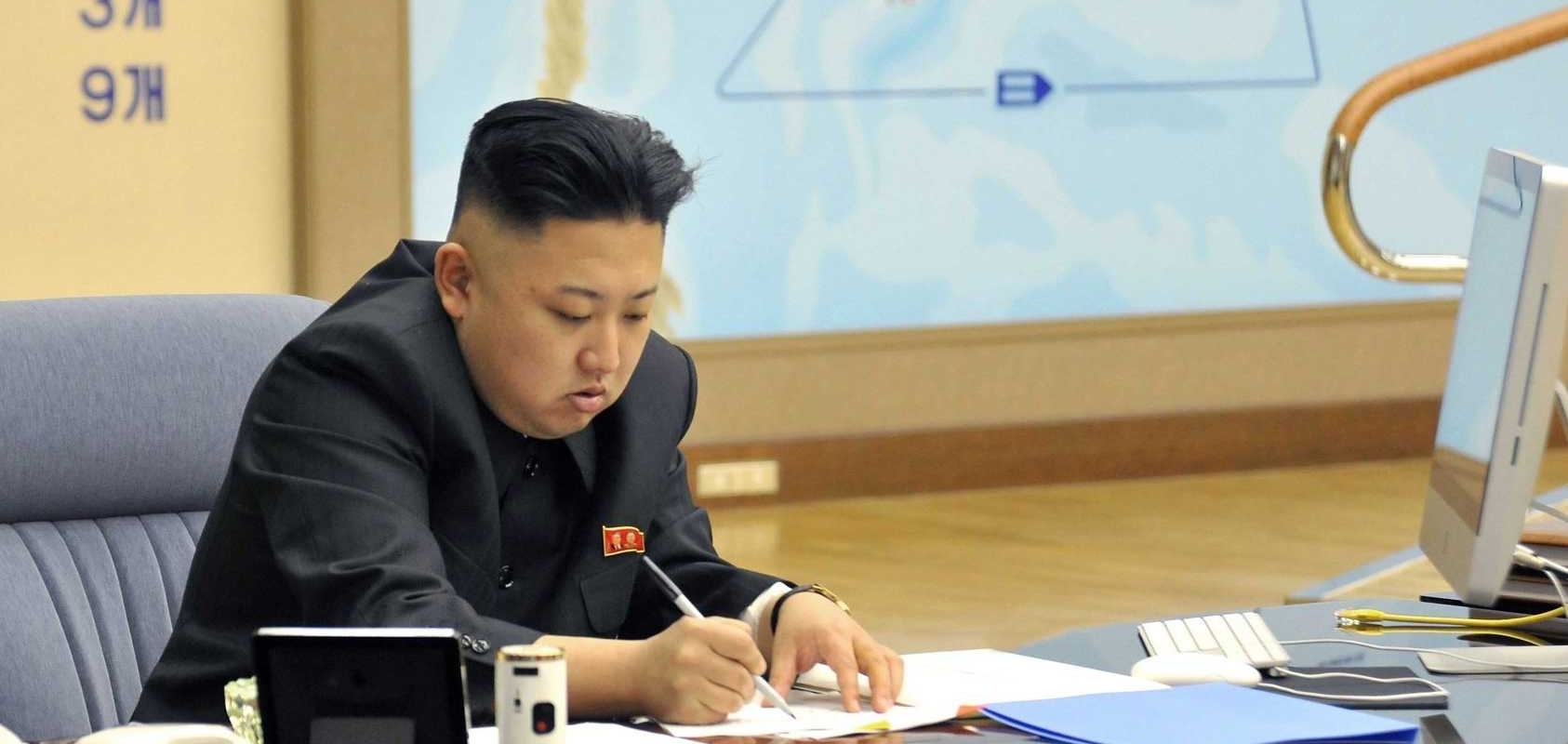 Kim Jong Un dung iPhone anh 3