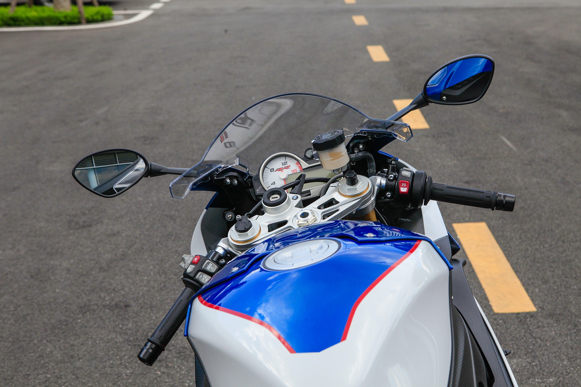 can canh BMW S1000RR 2018 anh 10