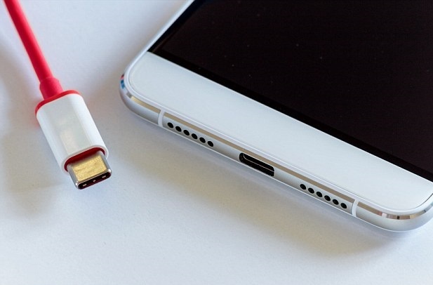 Apple muon tao nen tuong lai smartphone khong cong ket noi hinh anh