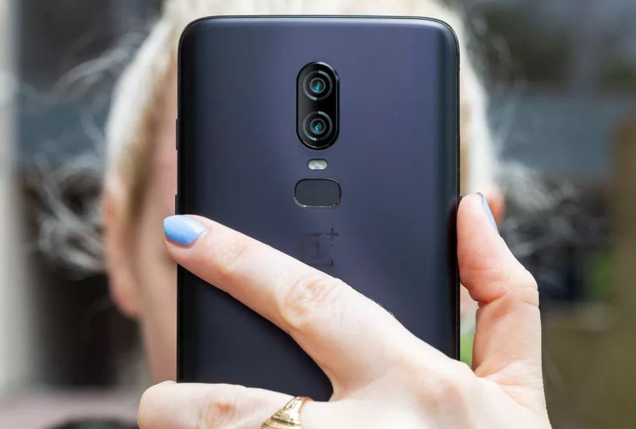 Khong nghe len nhung toi te hon smartphone dang quay trom nguoi dung hinh anh