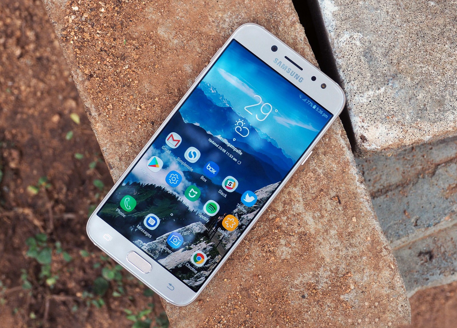 smartphone tam trung pin trau anh 4