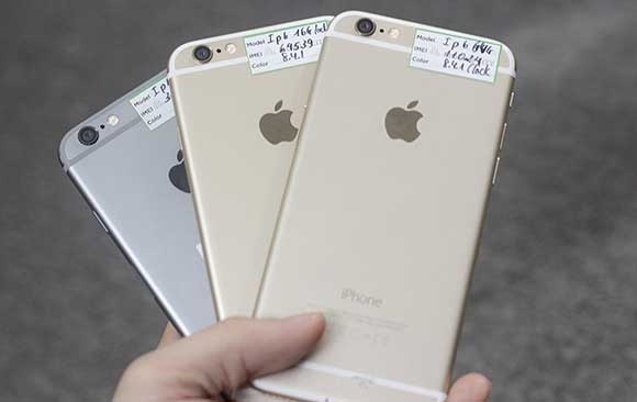 iPhone khoa mang het thoi, cua hang nho le tim duong song moi hinh anh