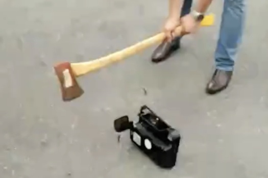 Mang cham, khach hang dap modem truoc cua nha cung cap Internet hinh anh