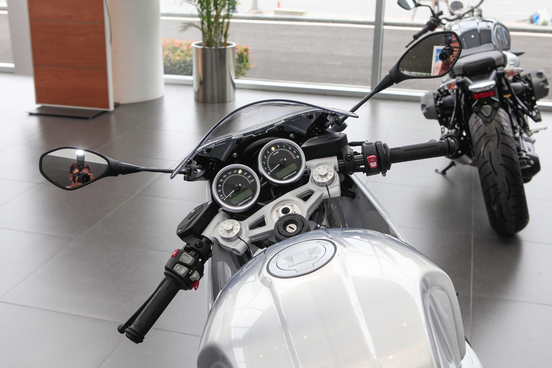 Chi tiet BMW R Nine T Racer anh 9