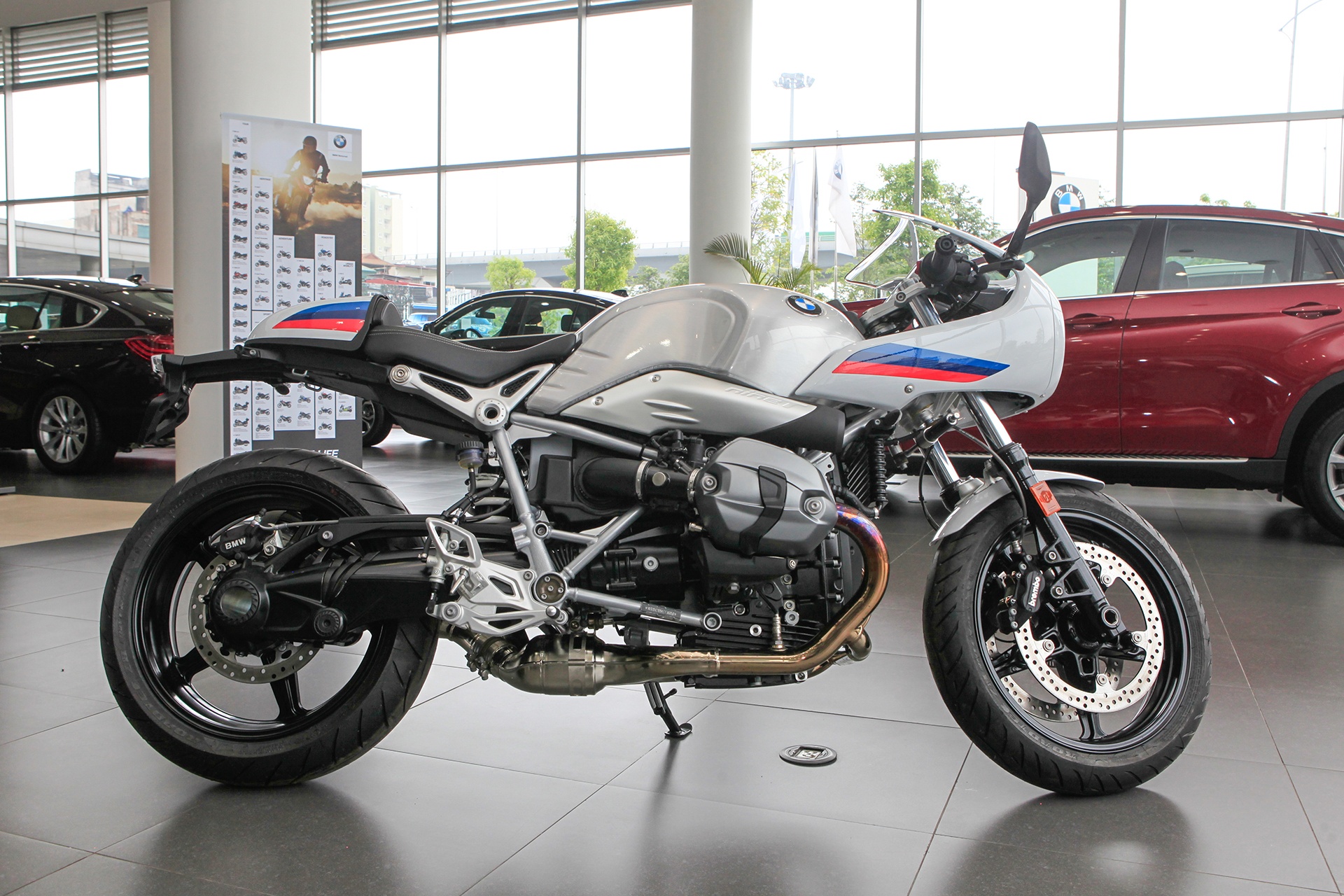 Chi tiet BMW R Nine T Racer gia 549 trieu dong tai Viet Nam hinh anh