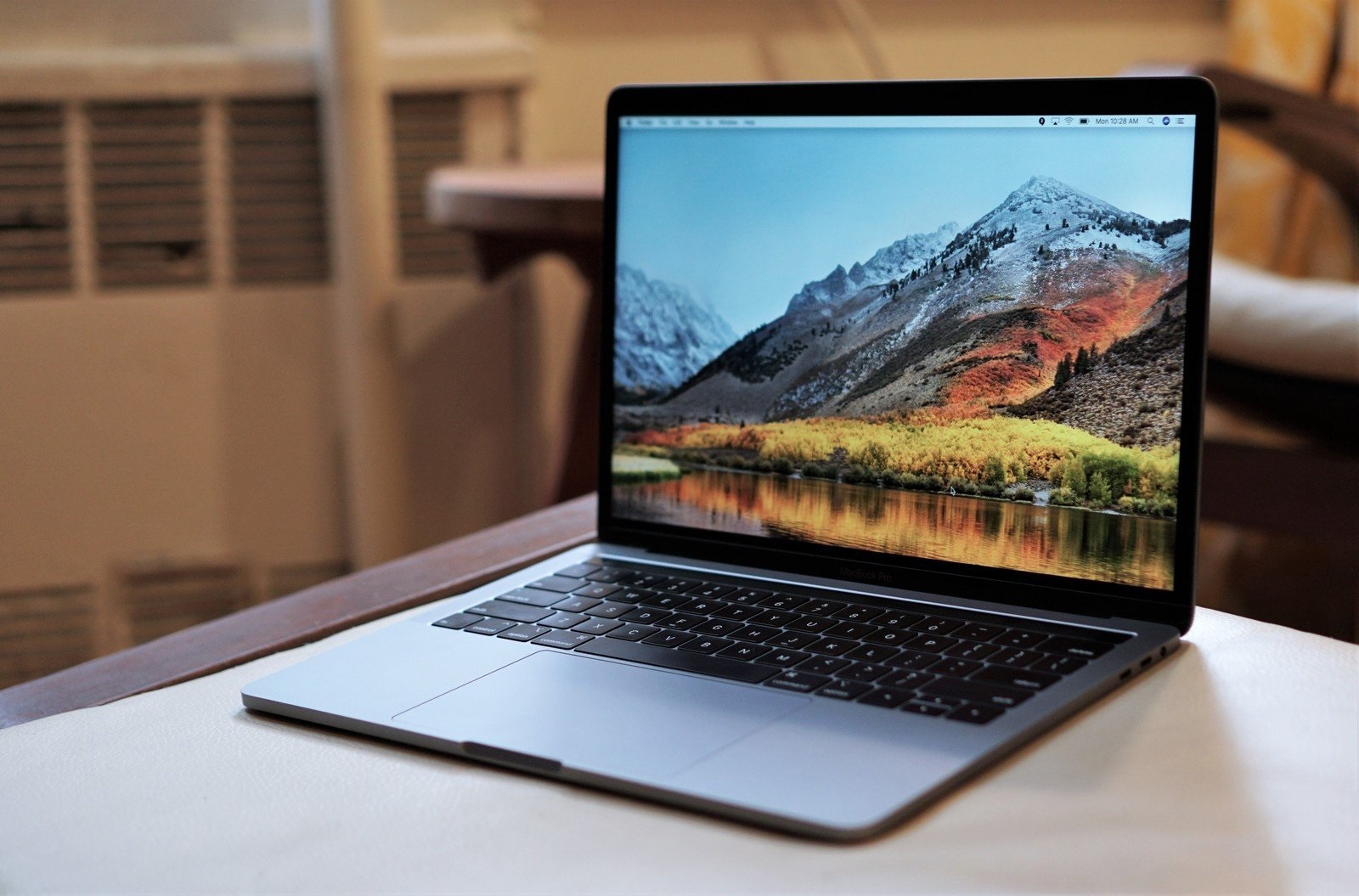 Sau loi qua nhiet, MacBook Pro 2018 tiep tuc gap van de ve am thanh hinh anh