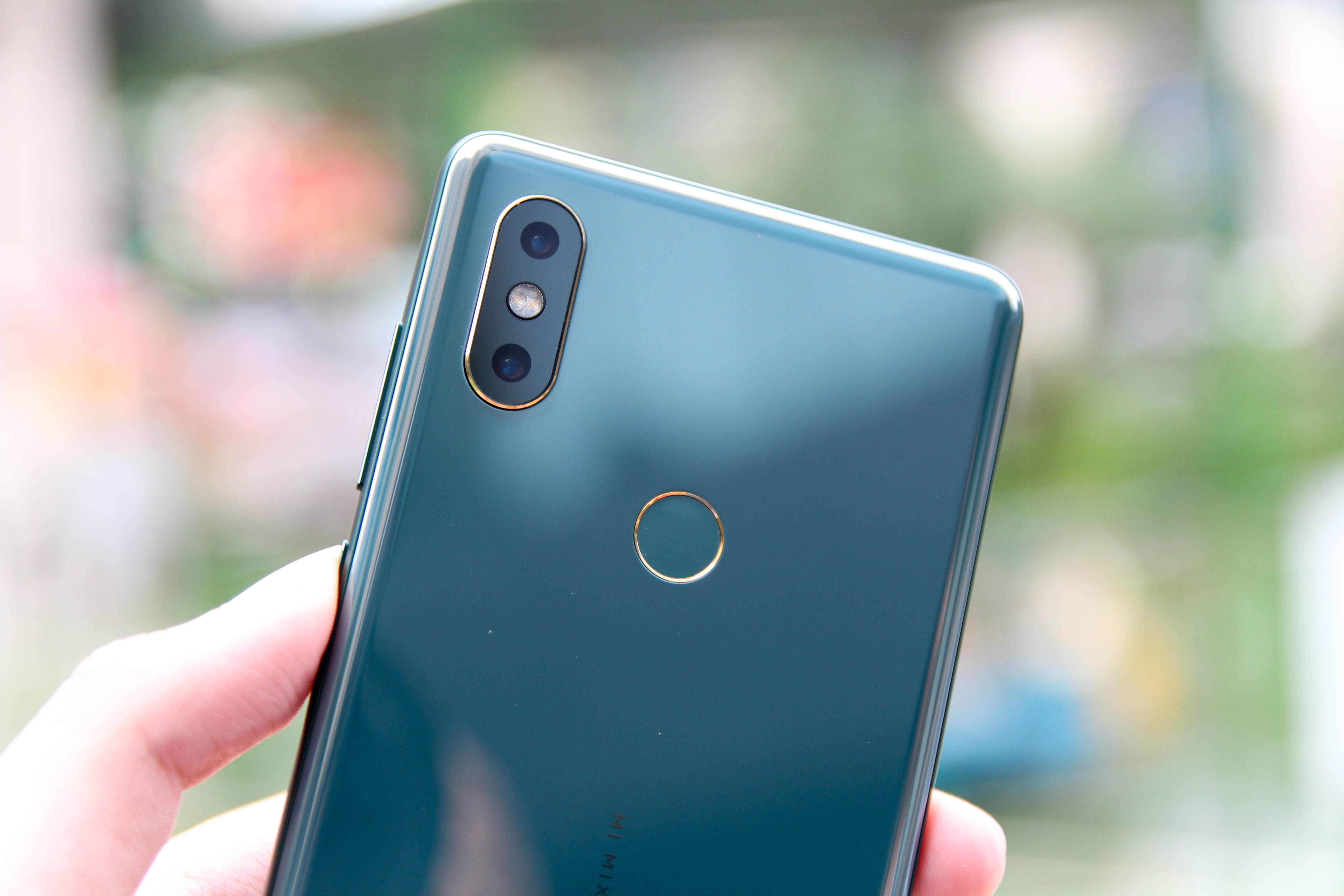 Xiaomi Mi Mix 2S xanh ngoc luc bao anh 2