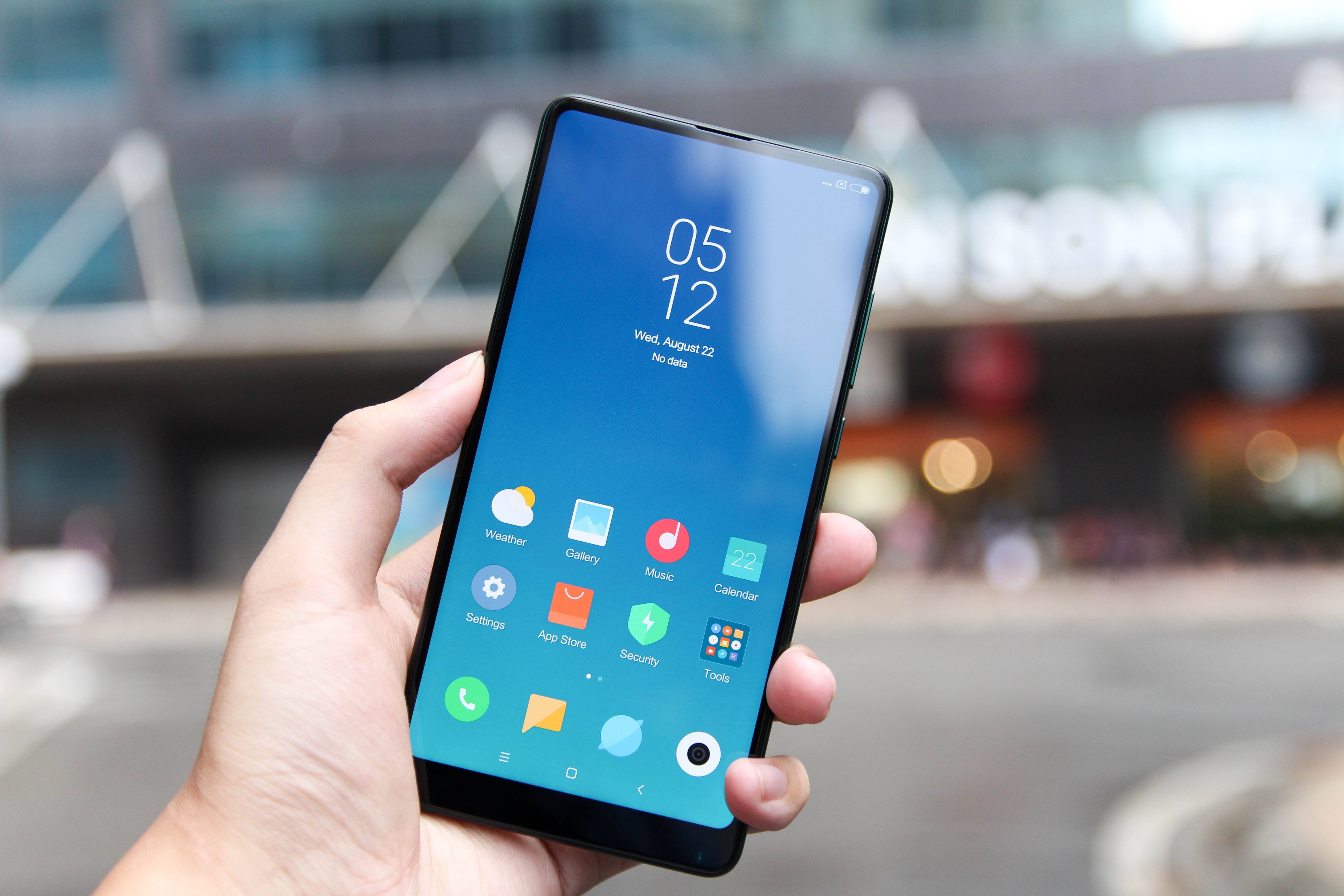 Xiaomi Mi Mix 2S xanh ngoc luc bao anh 1
