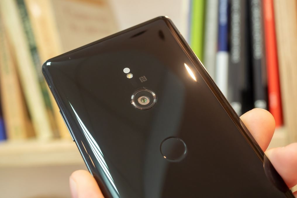 can canh Sony Xperia XZ3 anh 7