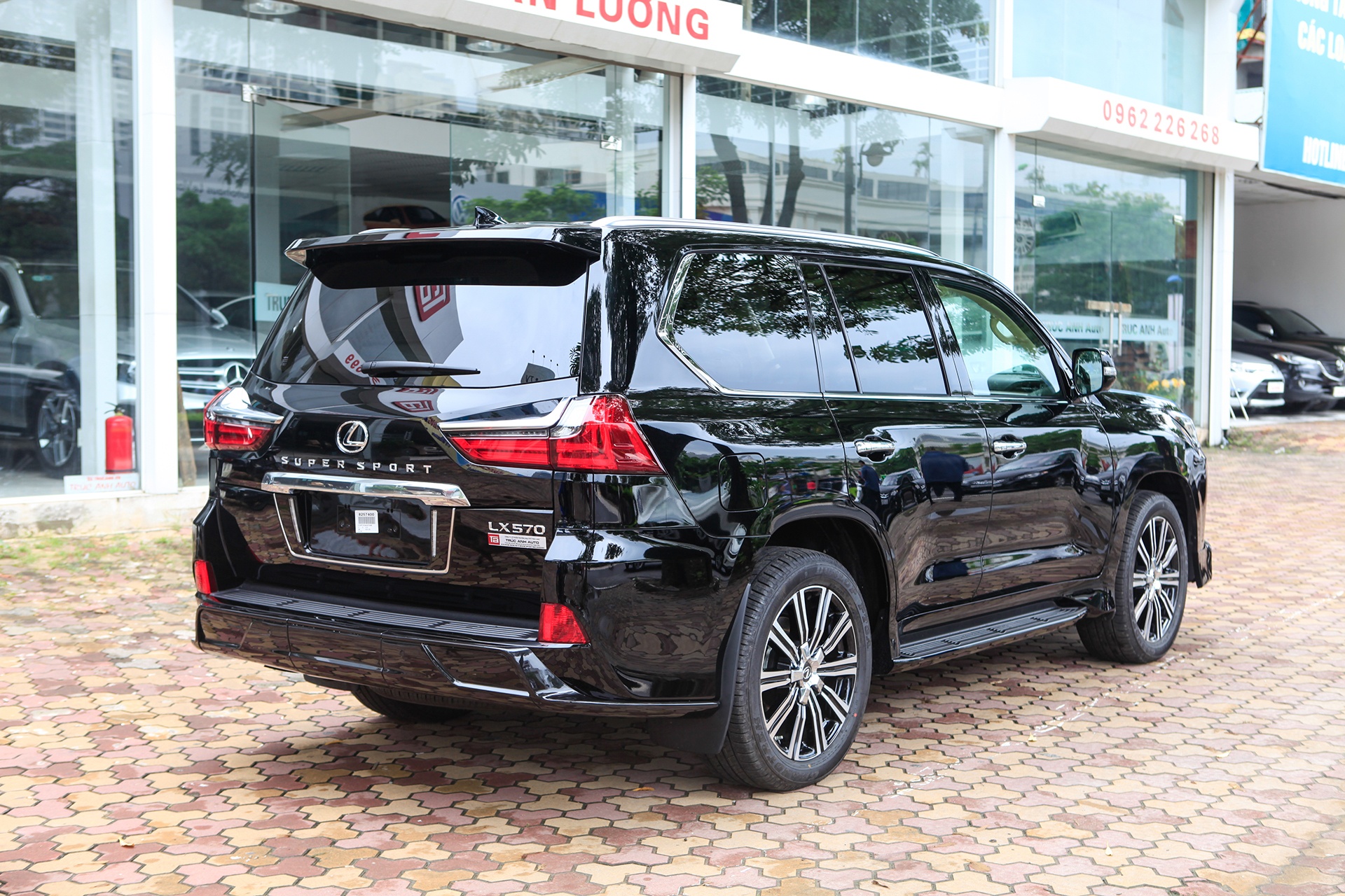 Can canh Lexus LX570 SuperSport 2018 anh 11