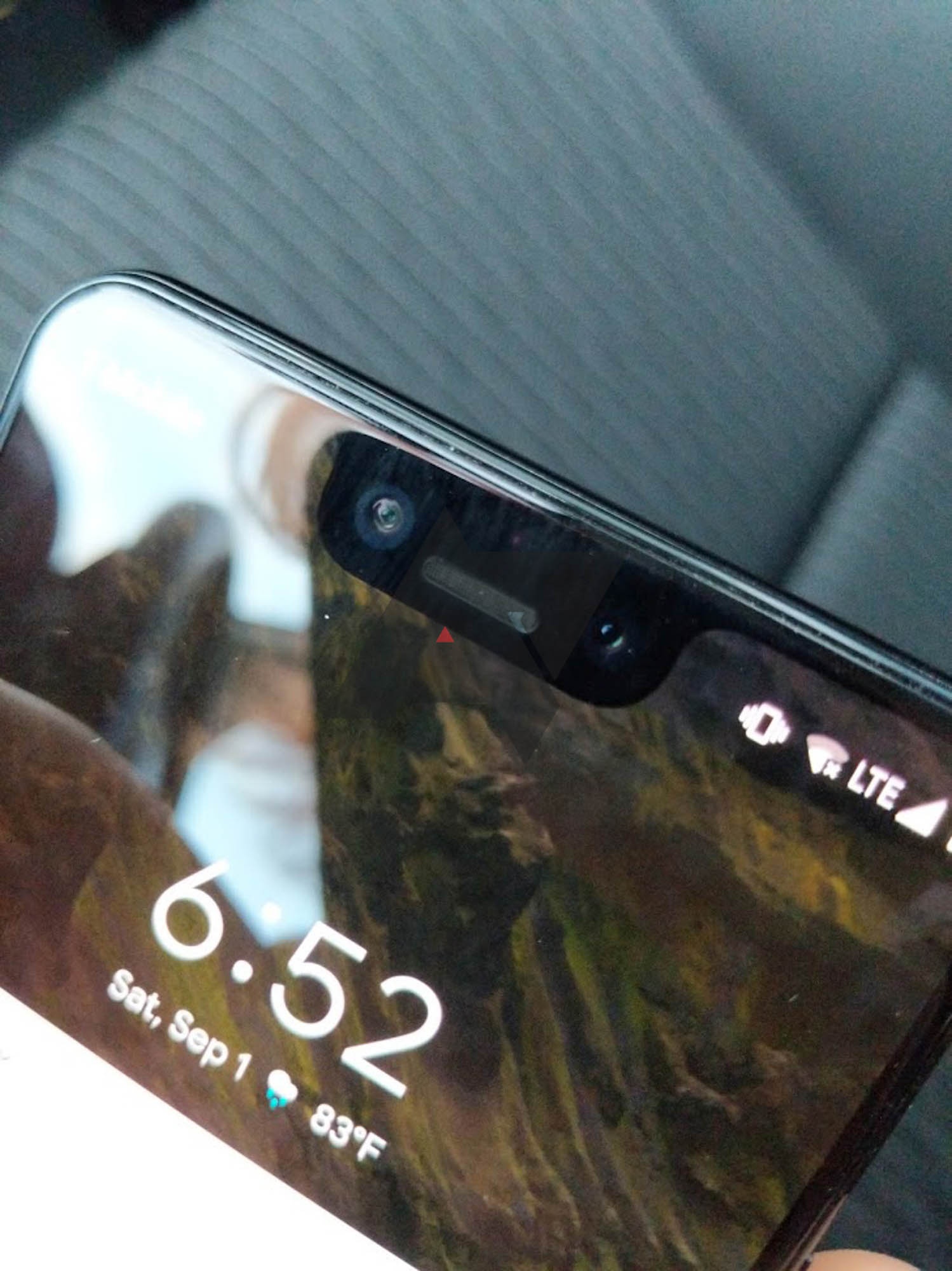 bo quen Google Pixel 3 XL tren oto anh 2