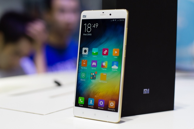 Xiaomi tung chieu, cua hang dien thoai xach tay o VN gap kho hinh anh