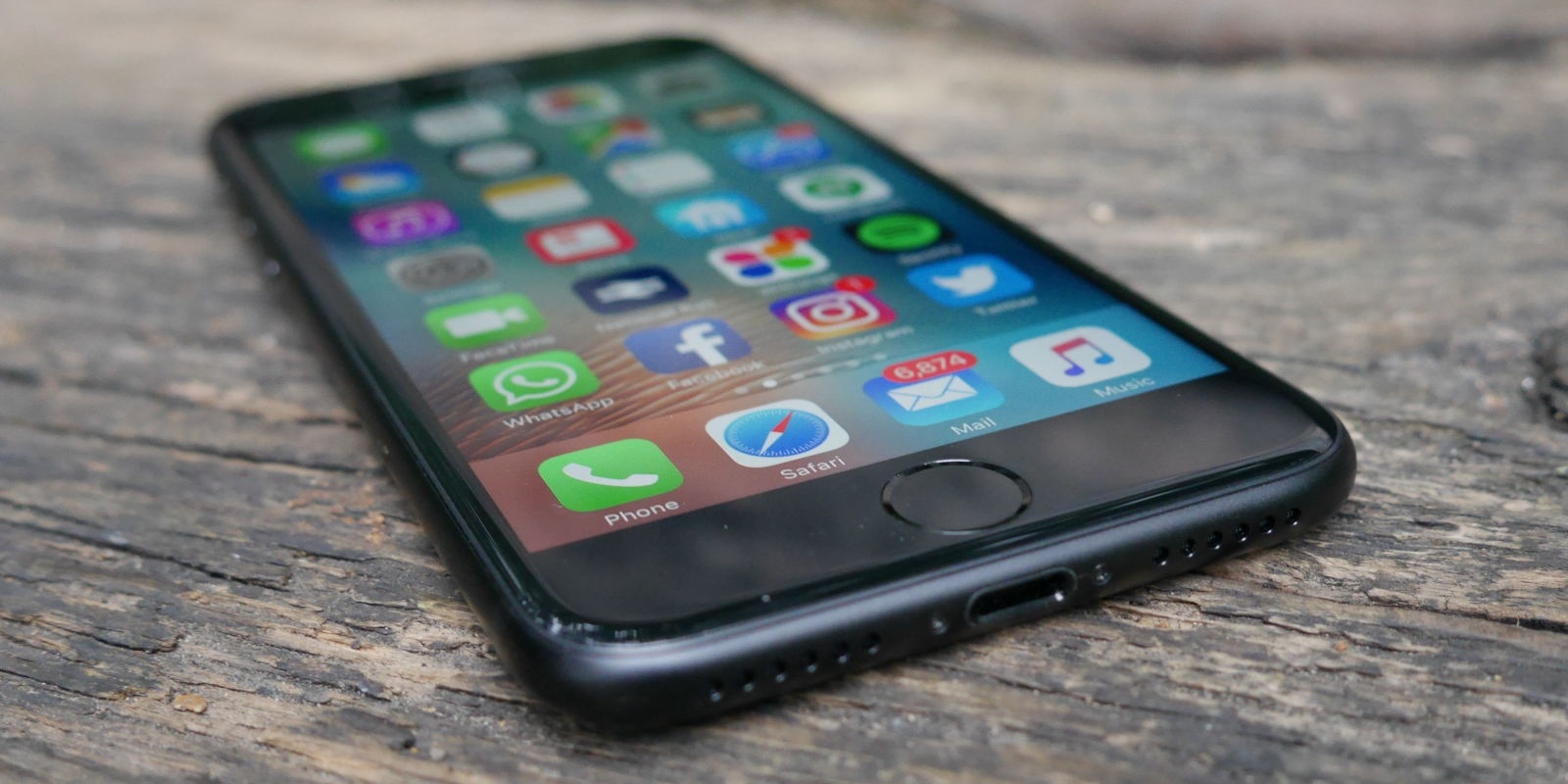 nen mua iPhone 7 hon iPhone XS anh 4