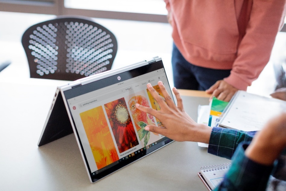 HP ra mat laptop Pavilion x360 co kha nang xoay gap hinh anh