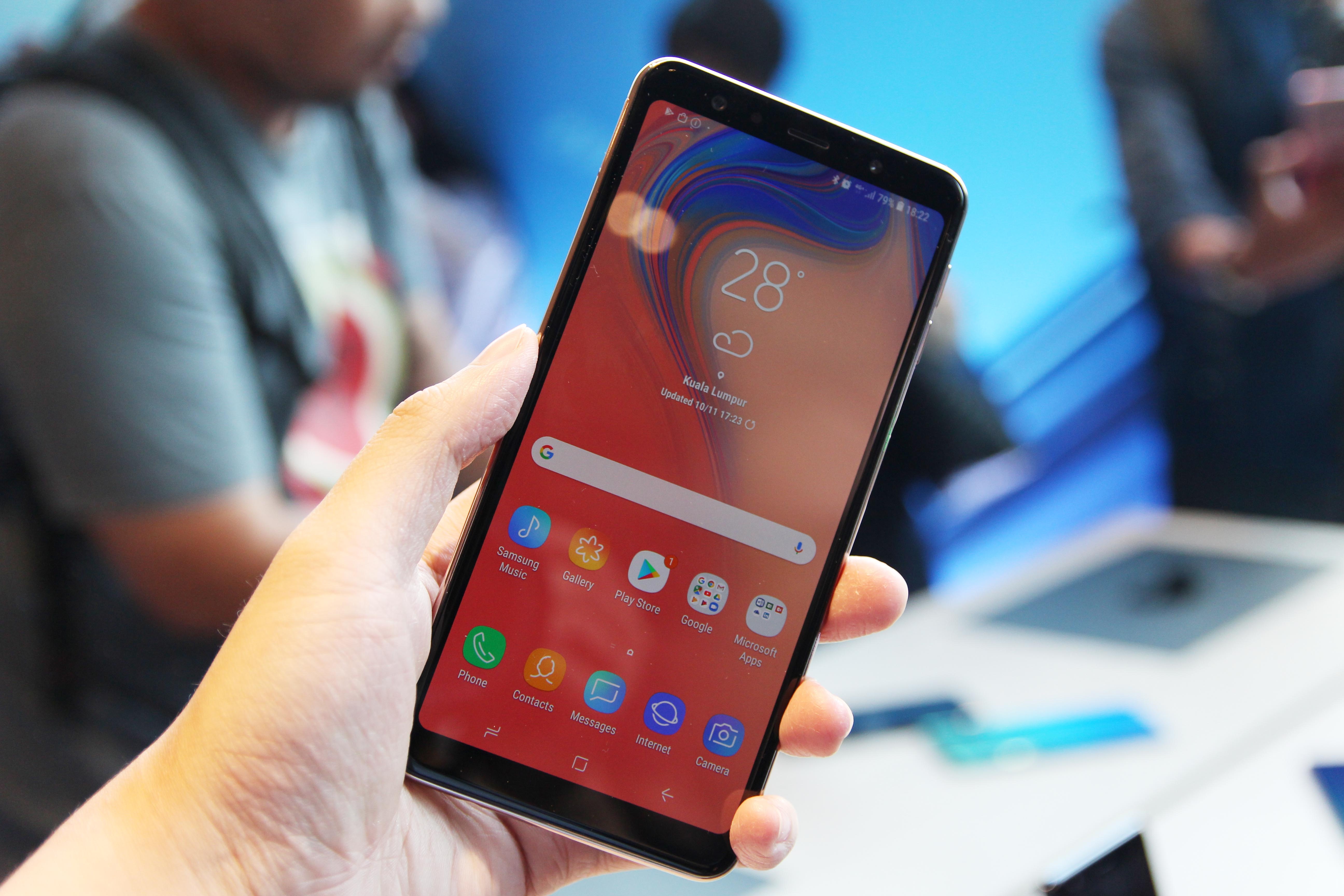 hinh anh samsung galaxy A7 2018 anh 1