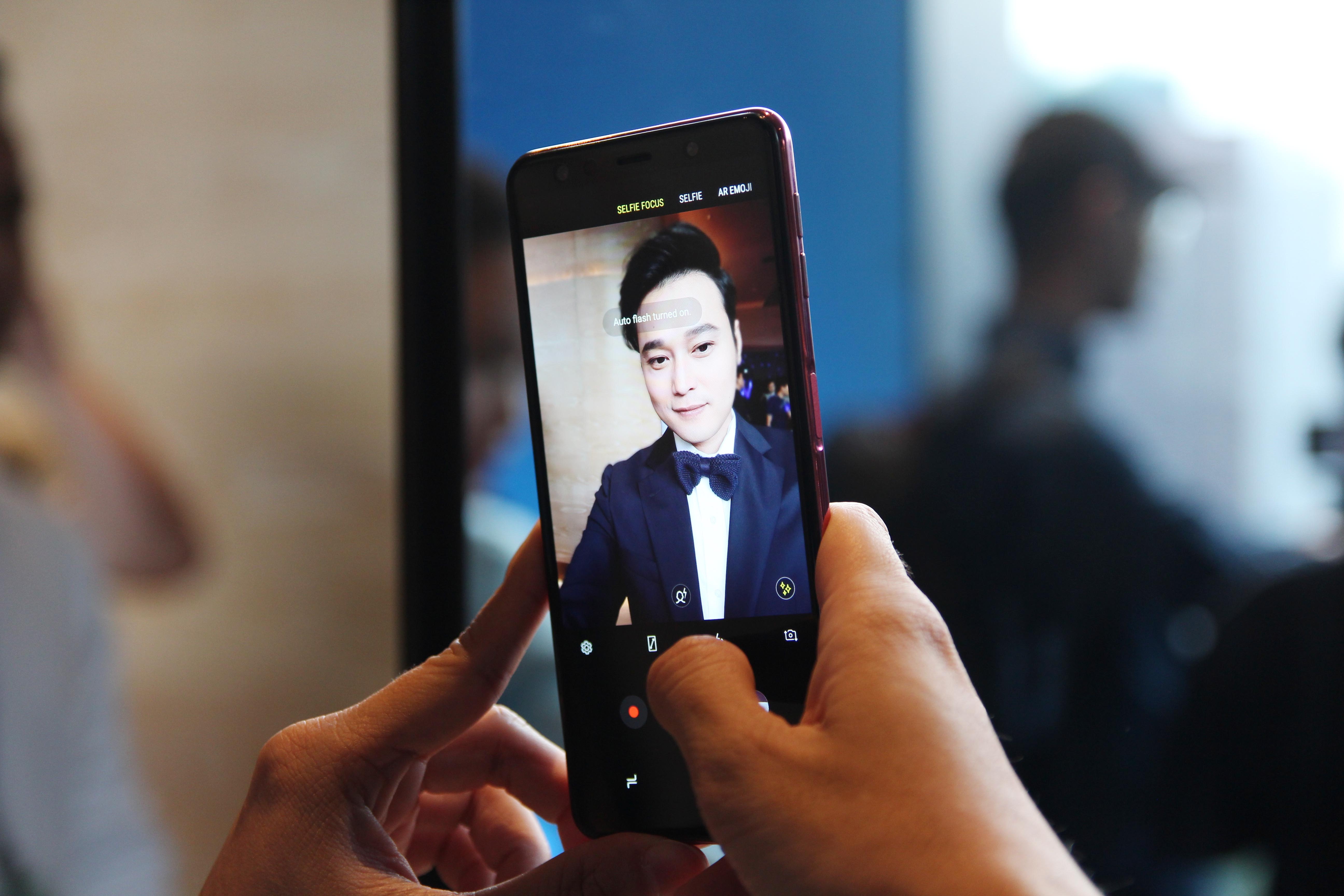 hinh anh samsung galaxy A7 2018 anh 5