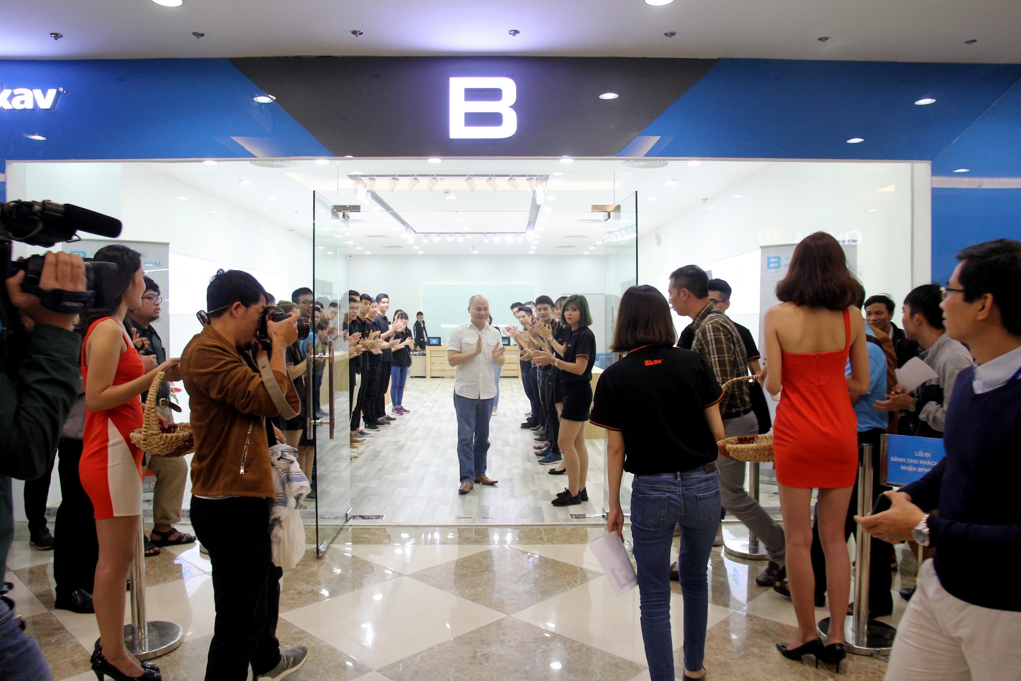 Bphone 3 mo ban anh 1