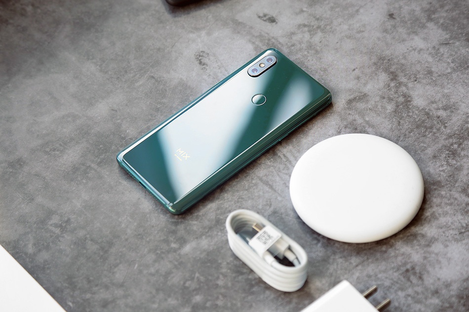 can canh xiaomi Mi Mix 3 anh 6