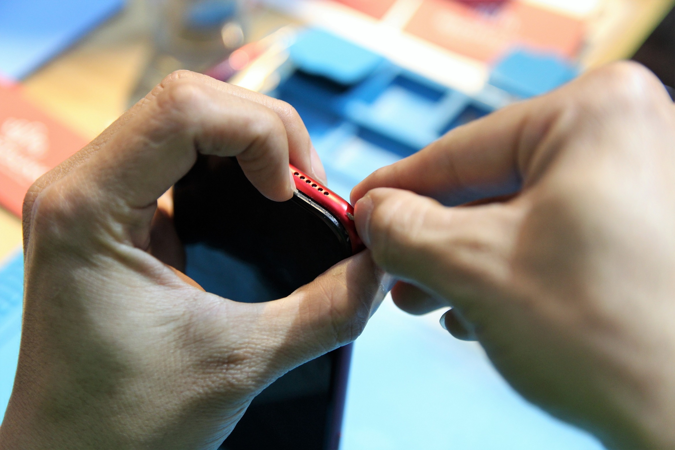 mo bung iPhone XR tai Viet Nam anh 2