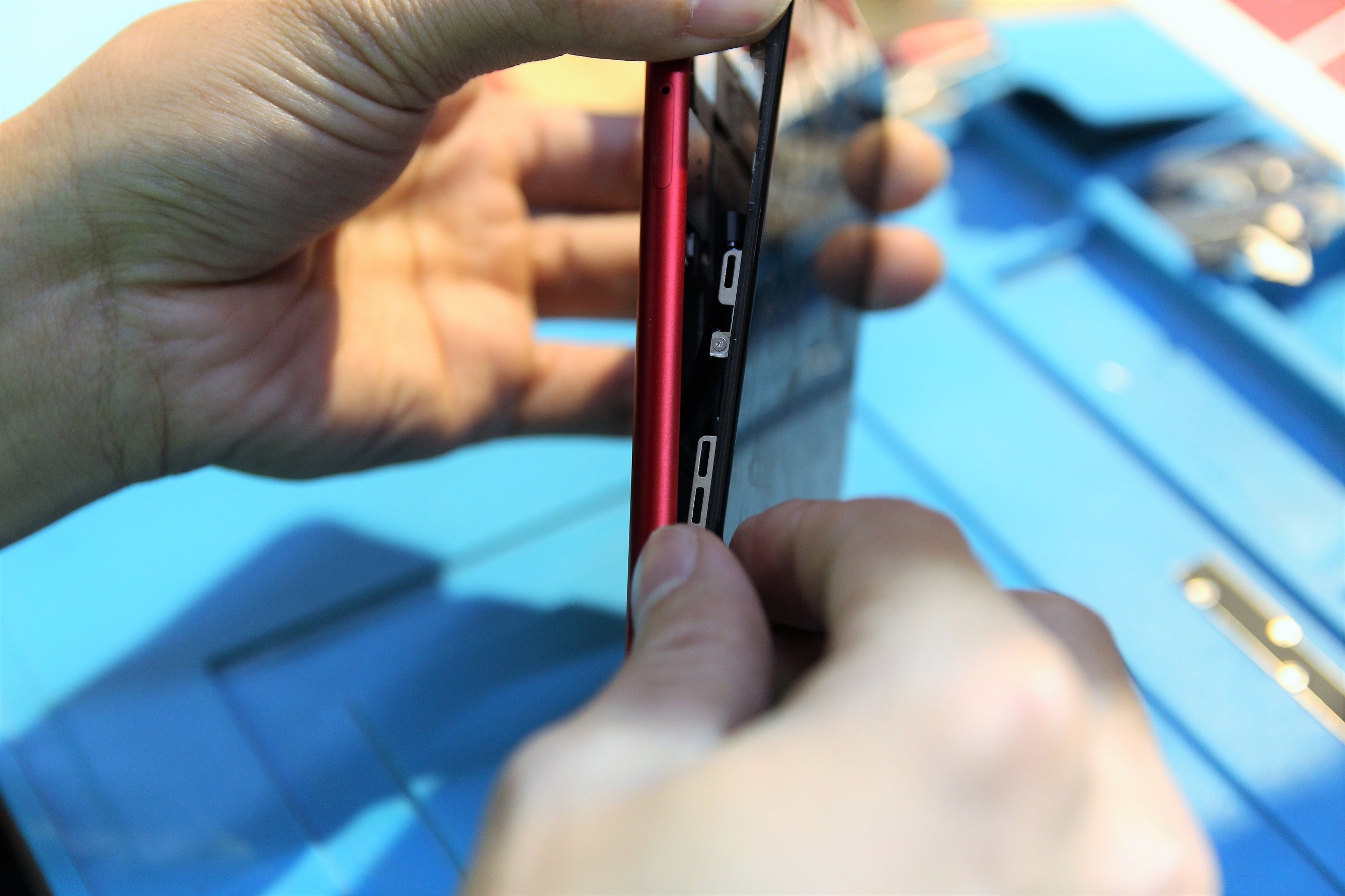 mo bung iPhone XR tai Viet Nam anh 3