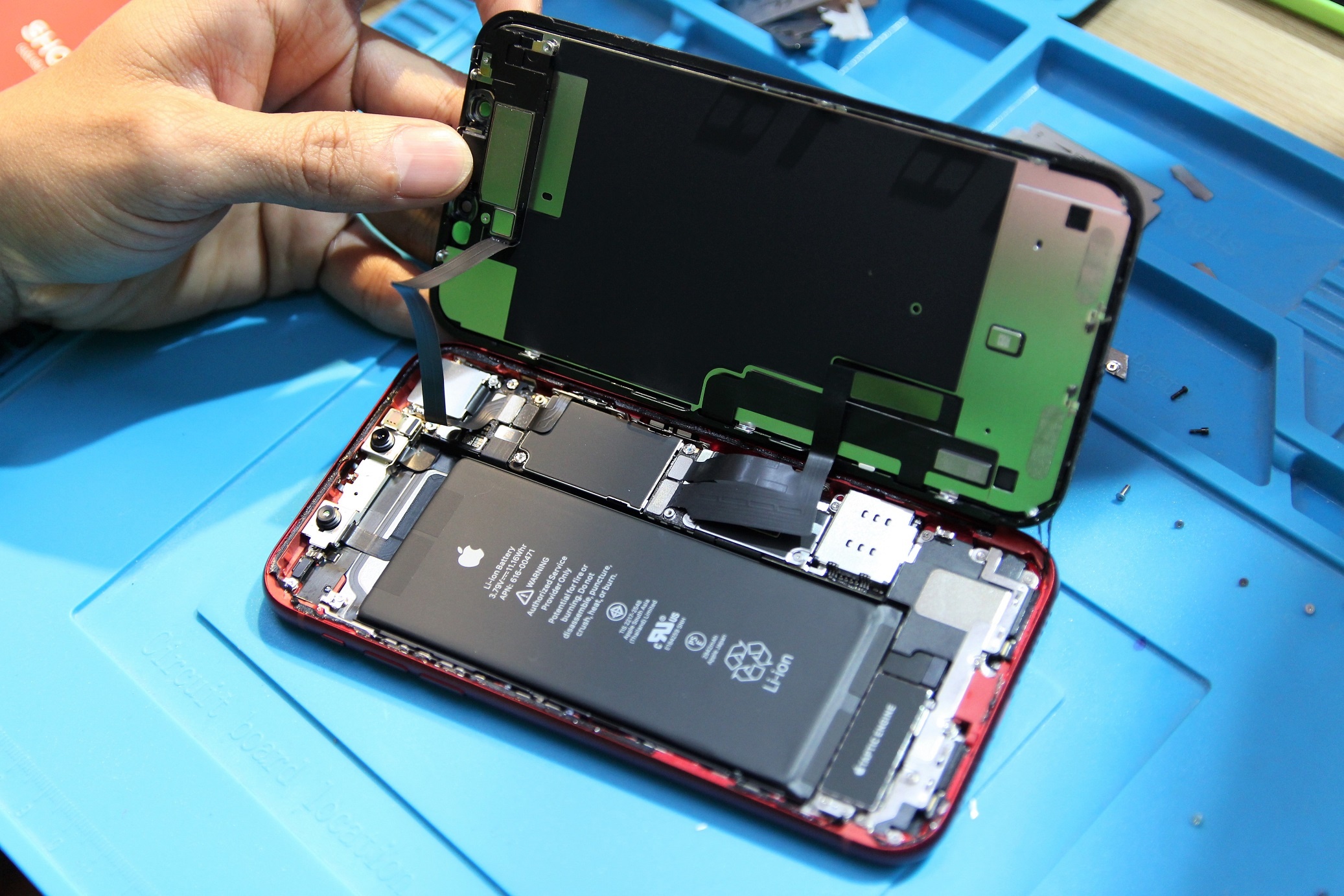 mo bung iPhone XR tai Viet Nam anh 4