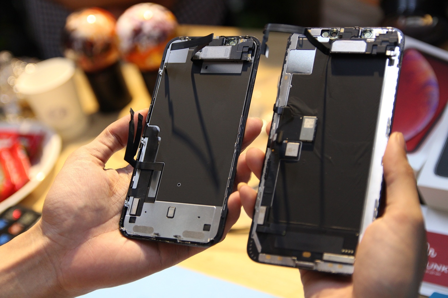 mo bung iPhone XR tai Viet Nam anh 6