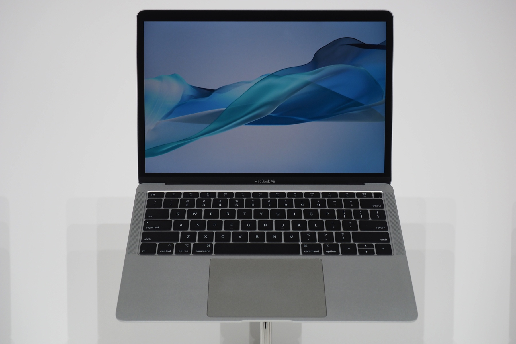 macbook air 2018 ra mat anh 1